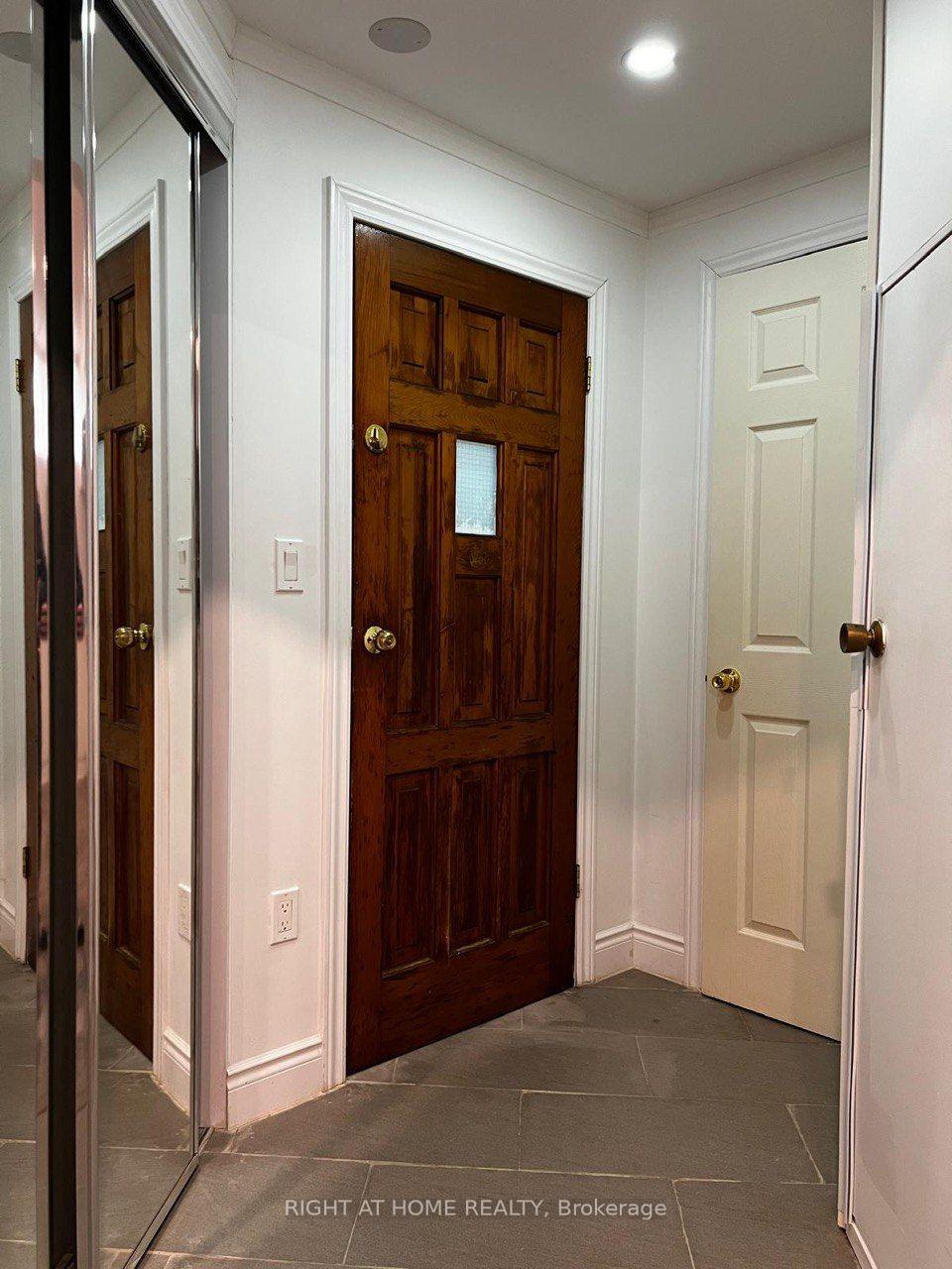 Photo 4 of 24 Jondan ( Basemnet) Crescent, Markham, Royal Orchard — HOMEH