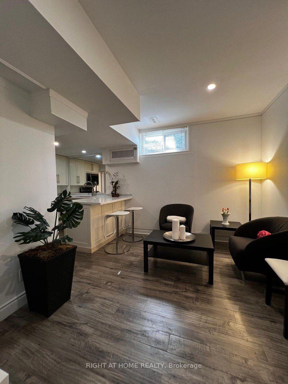 Photo 5 of 24 Jondan ( Basemnet) Crescent, Markham, Royal Orchard — HOMEH