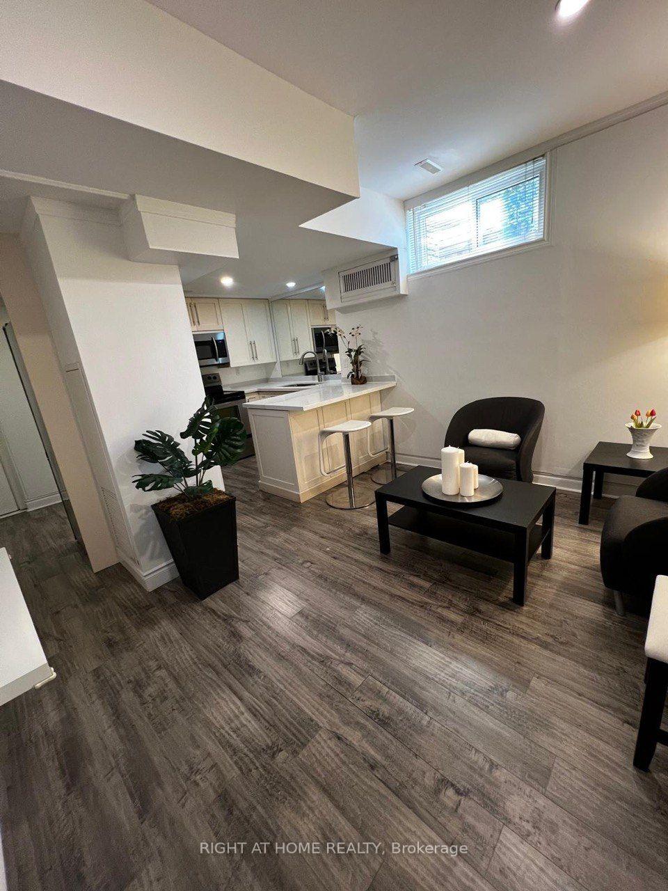 Photo 6 of 24 Jondan ( Basemnet) Crescent, Markham, Royal Orchard — HOMEH