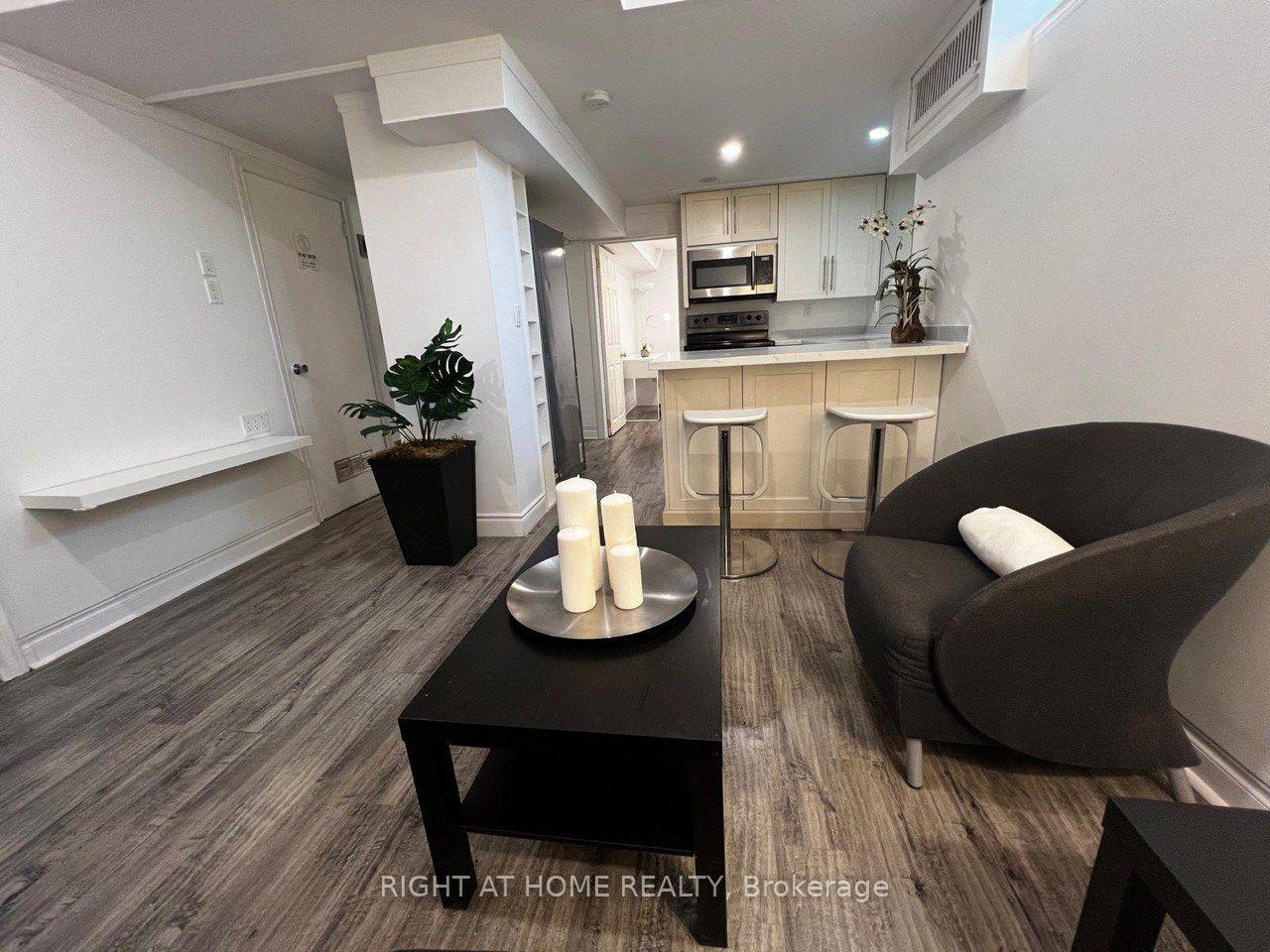Photo 8 of 24 Jondan ( Basemnet) Crescent, Markham, Royal Orchard — HOMEH
