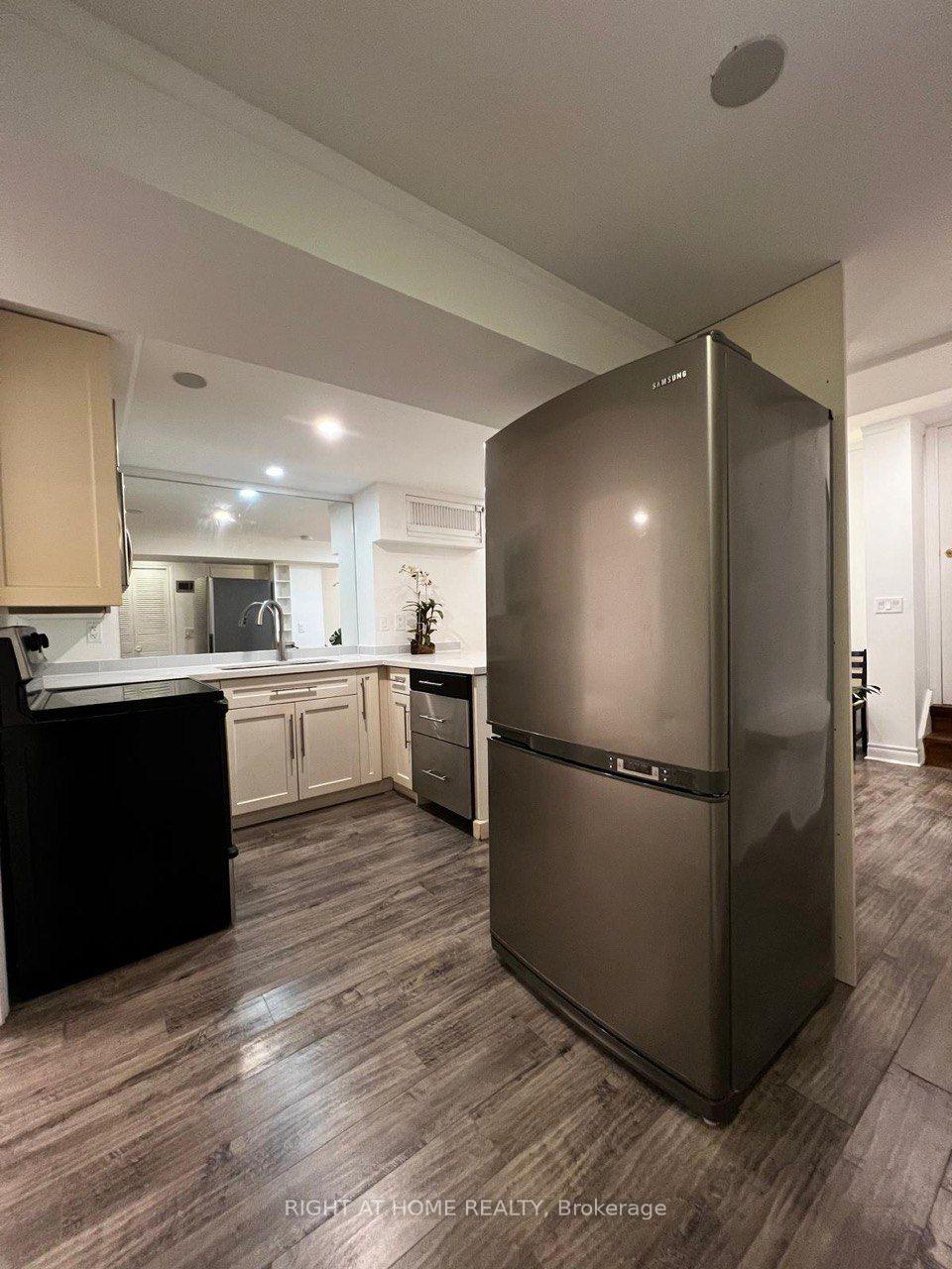 Photo 12 of 24 Jondan ( Basemnet) Crescent, Markham, Royal Orchard — HOMEH