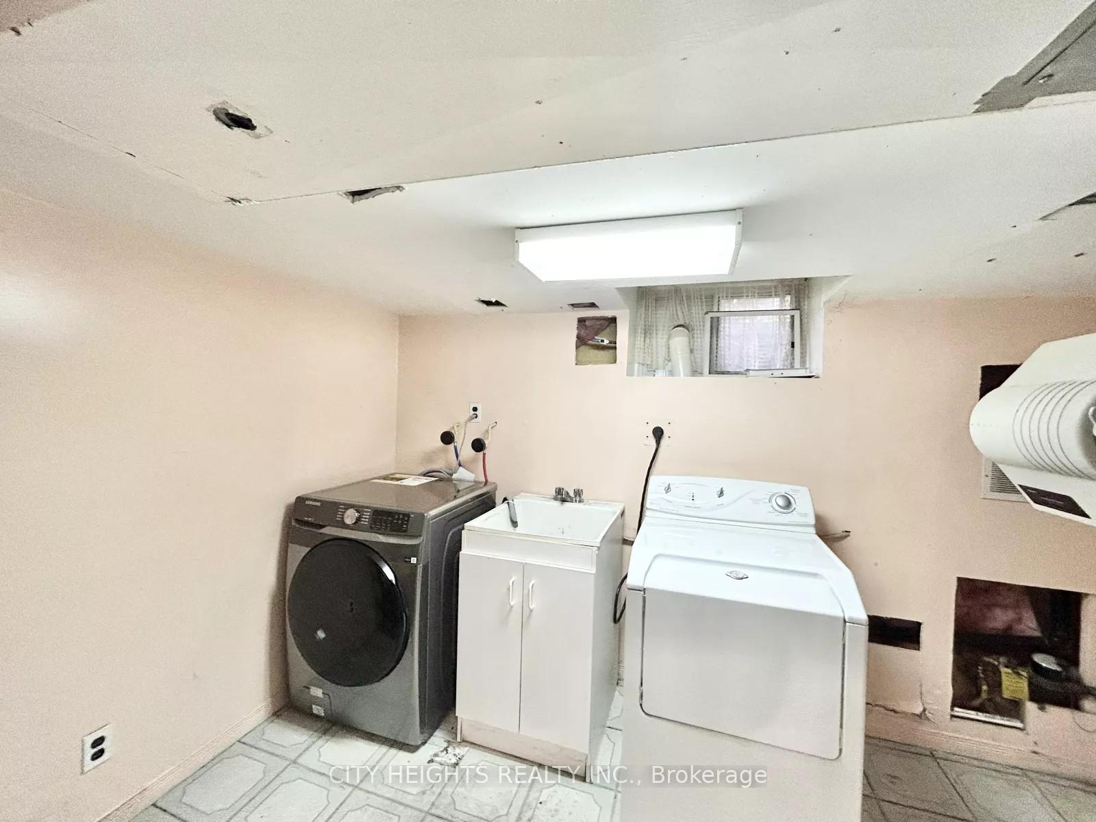 Photo 7 of 3 Bondhead Place, Etobicoke, Thistletown-Beaumonde Heights — HOMEH