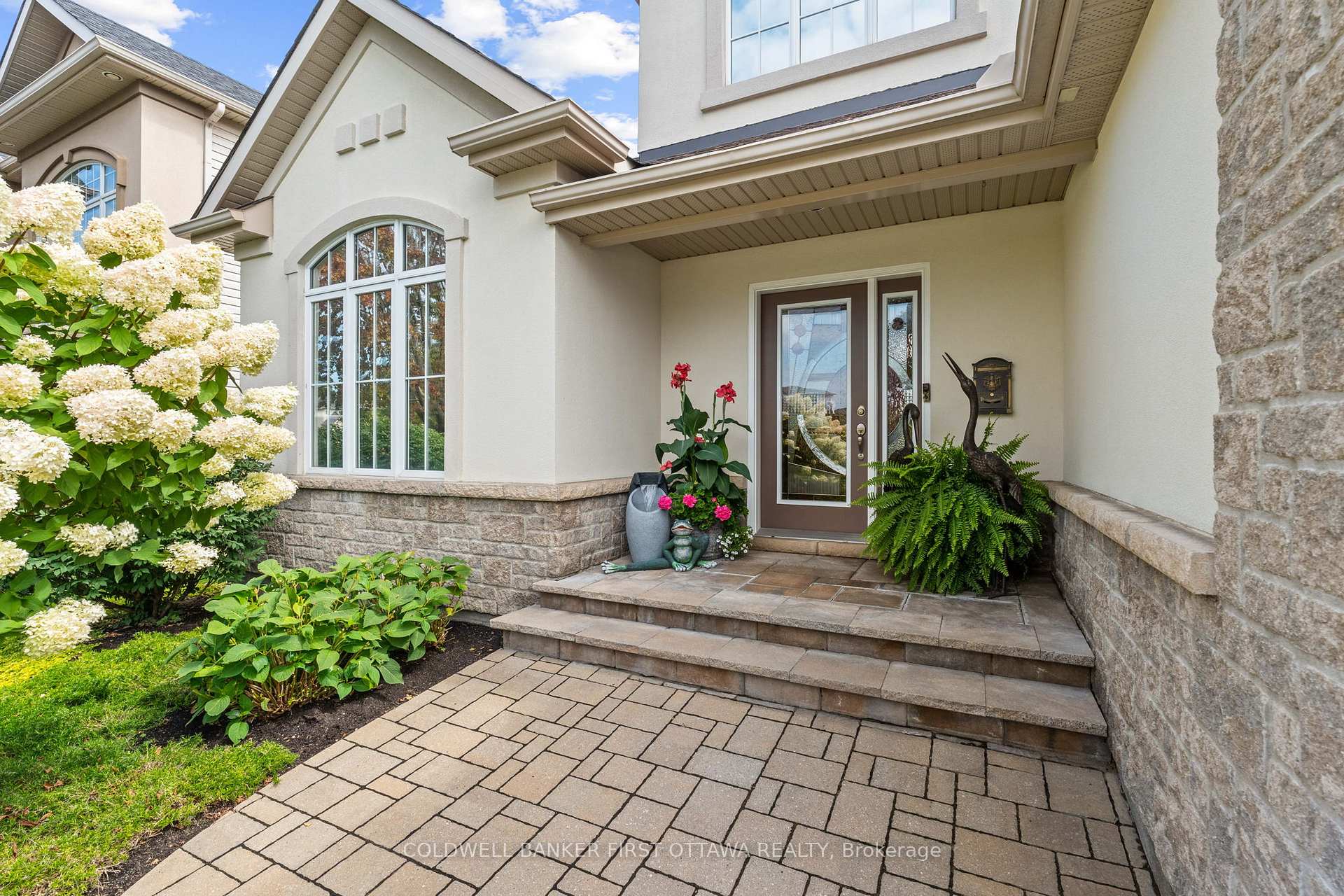 Photo 5 of 6 Blackshire Circle, Ottawa, Barrhaven - Stonebridge — HOMEH