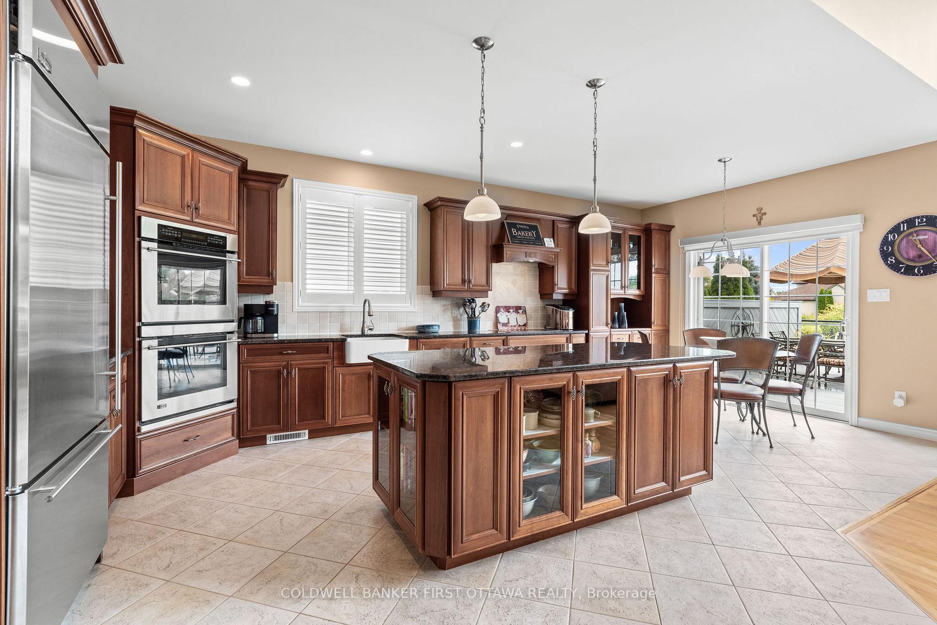 Photo 12 of 6 Blackshire Circle, Ottawa, Barrhaven - Stonebridge — HOMEH