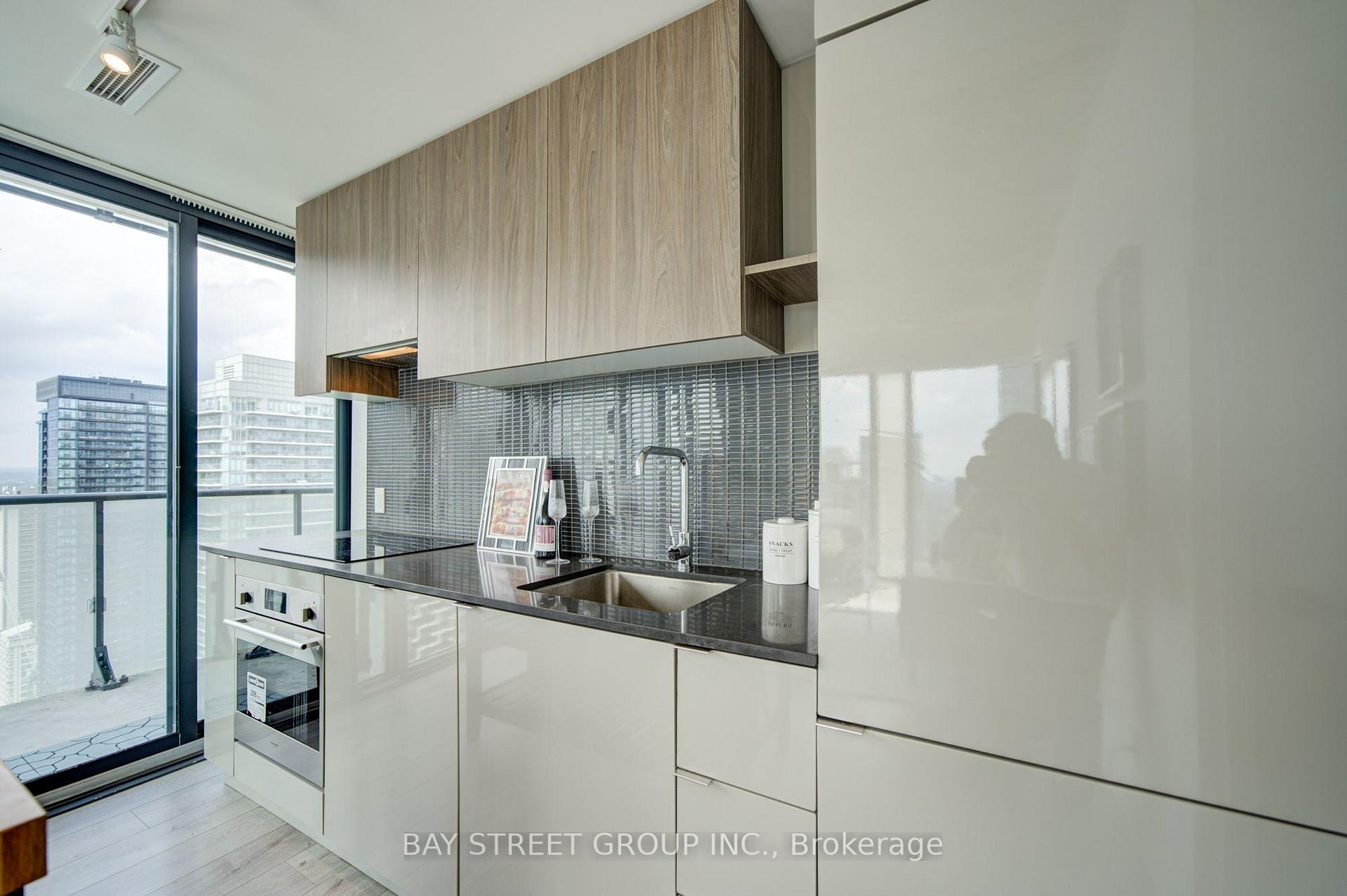 Photo 10 of Unit 3303, 161 Roehampton Avenue, Toronto, Mount Pleasant West — HOMEH