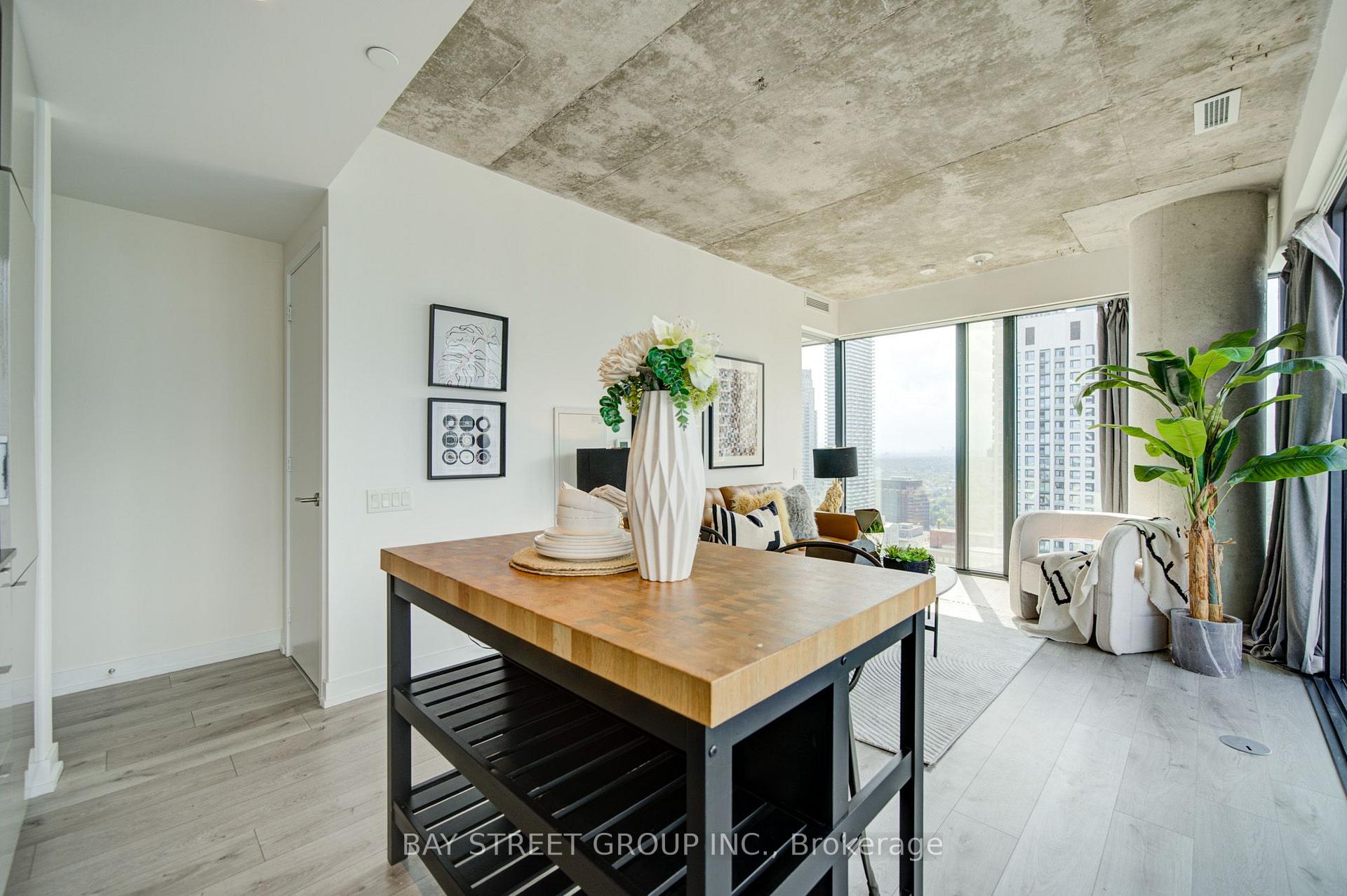 Photo 13 of Unit 3303, 161 Roehampton Avenue, Toronto, Mount Pleasant West — HOMEH