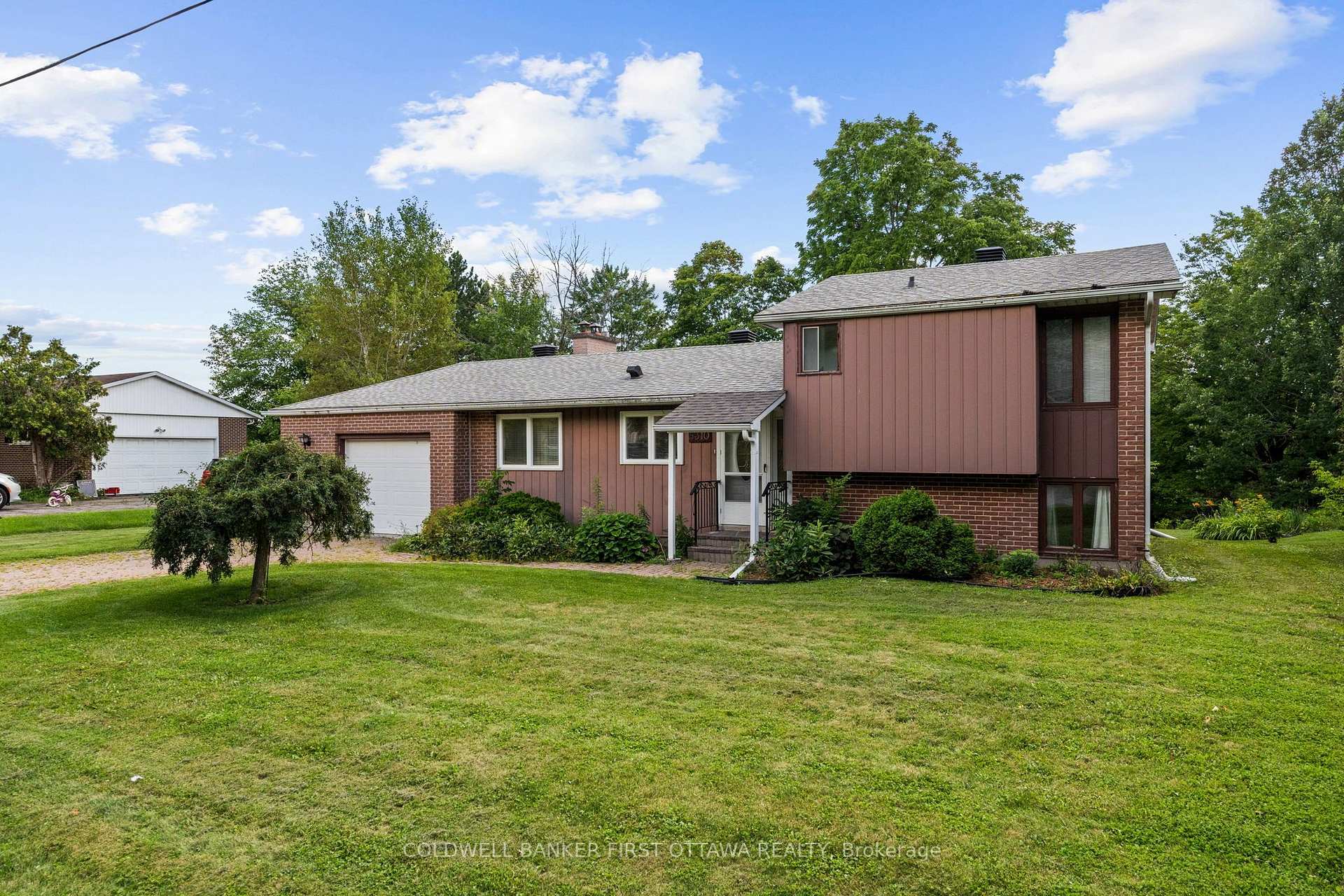 Photo 2 of 5310 Mclean Crescent, Ottawa, Manotick Long Island & Nicholls Island — HOMEH