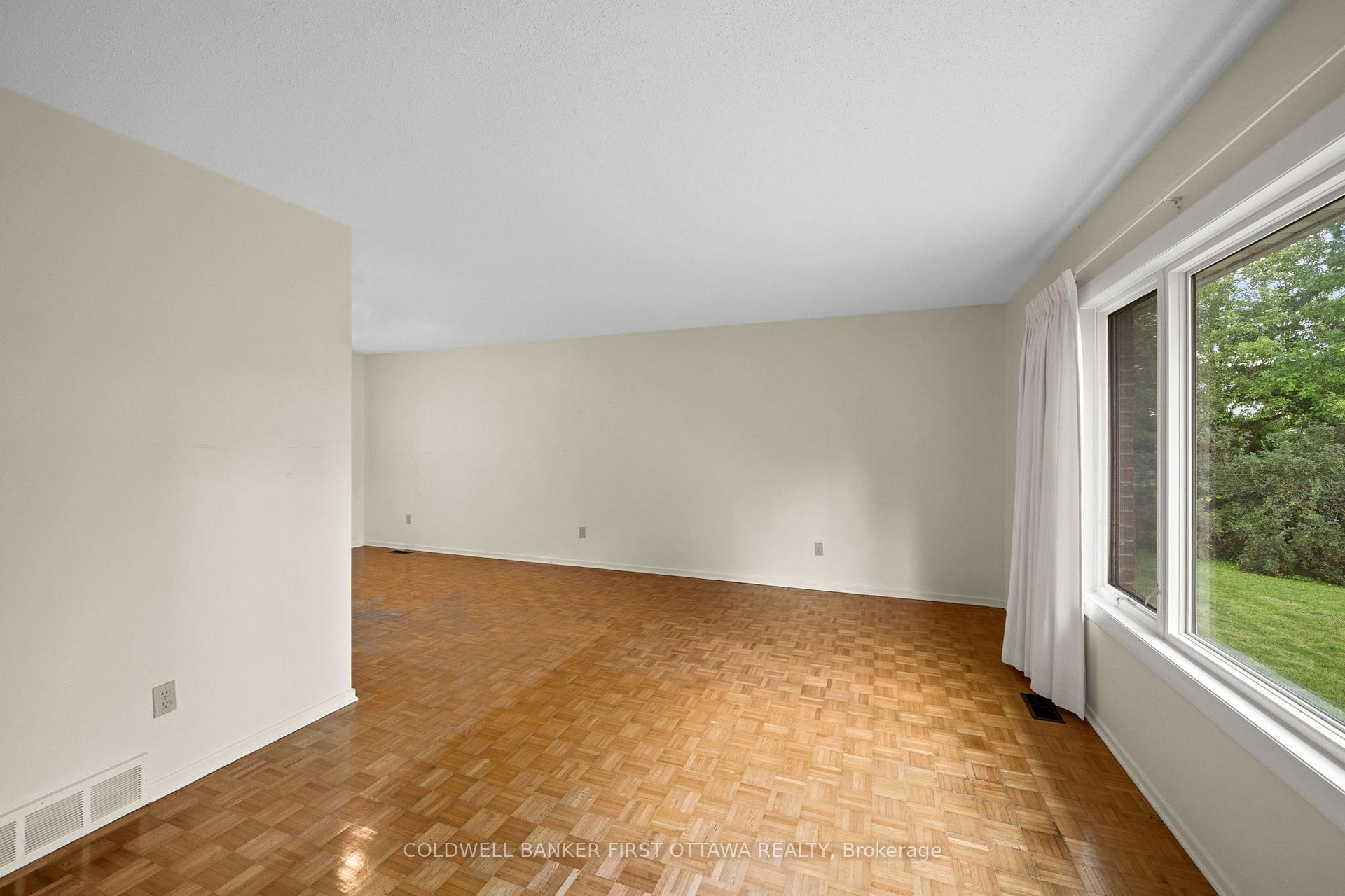 Photo 7 of 5310 Mclean Crescent, Ottawa, Manotick Long Island & Nicholls Island — HOMEH