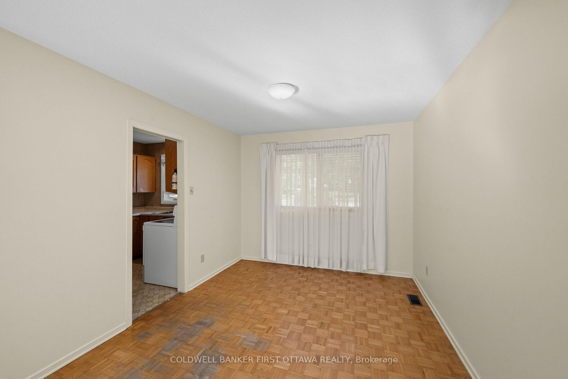 Photo 9 of 5310 Mclean Crescent, Ottawa, Manotick Long Island & Nicholls Island — HOMEH