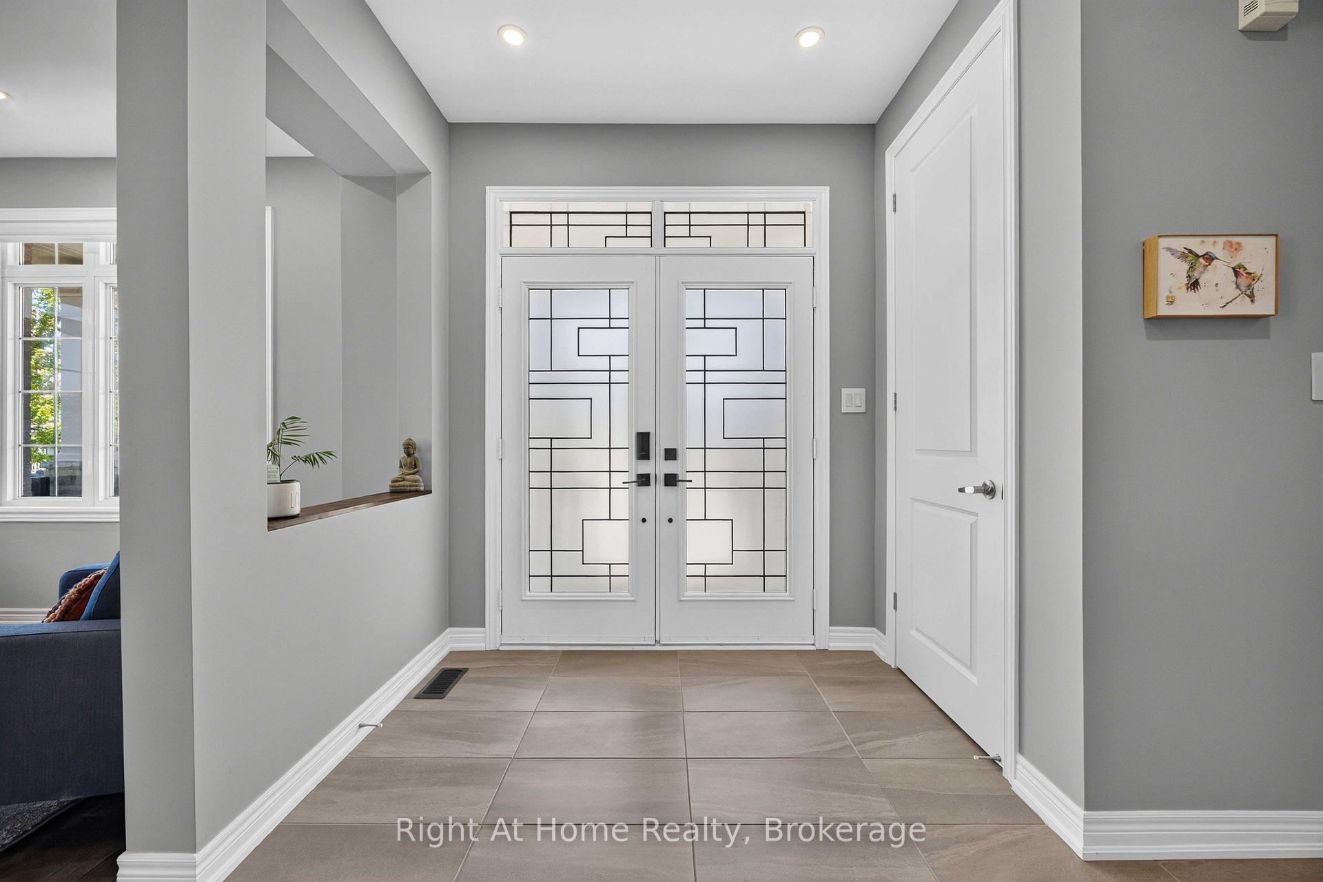 Photo 4 of 14 Elphee Lane, Markham, Cornell — HOMEH