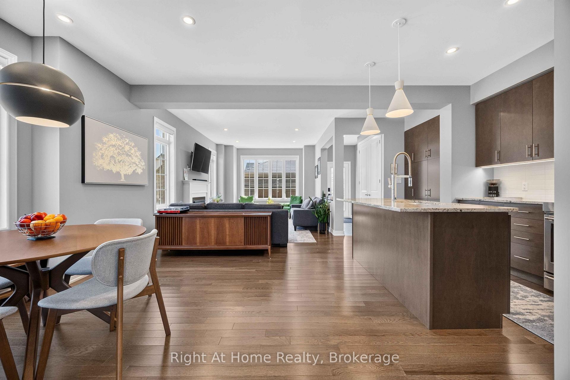 Photo 7 of 14 Elphee Lane, Markham, Cornell — HOMEH