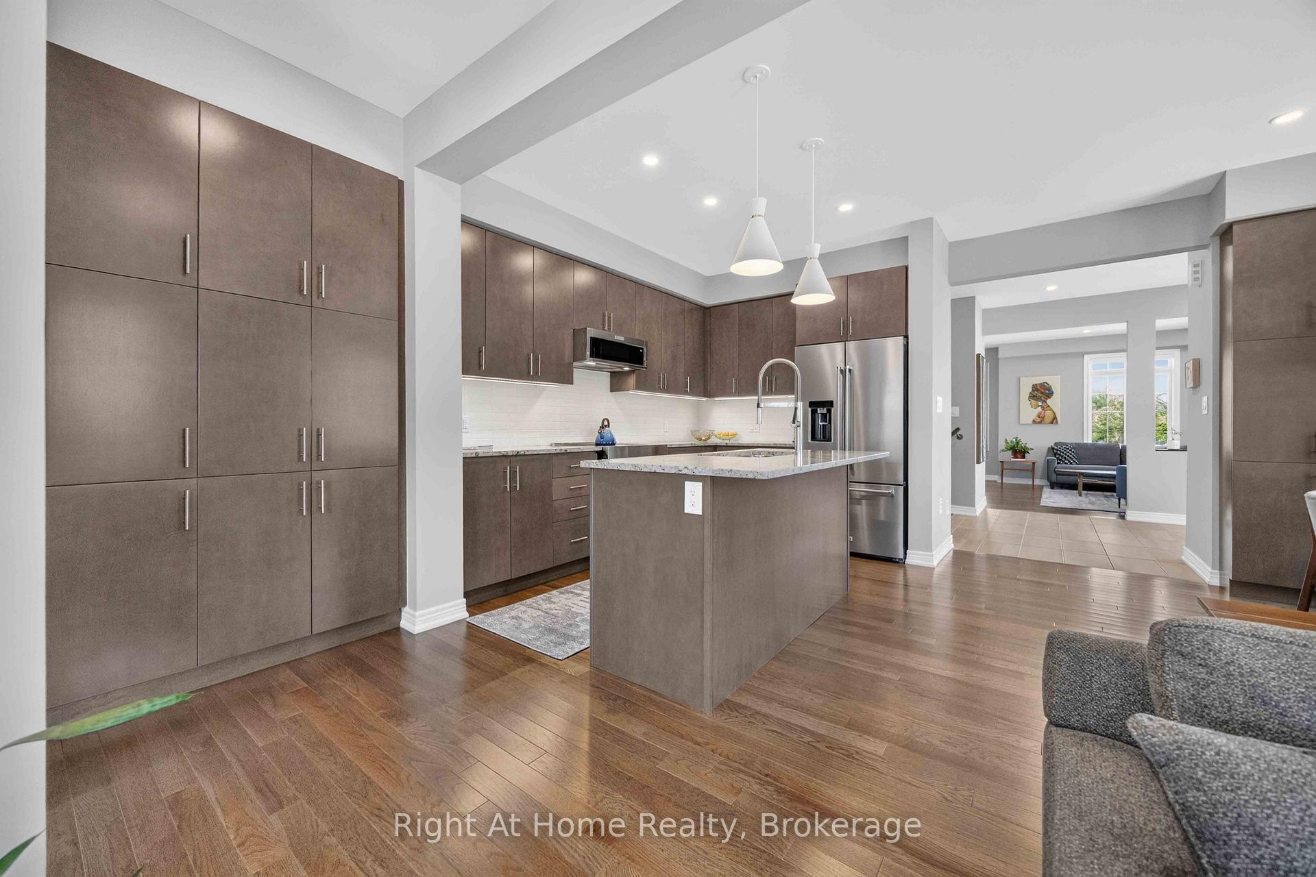 Photo 10 of 14 Elphee Lane, Markham, Cornell — HOMEH