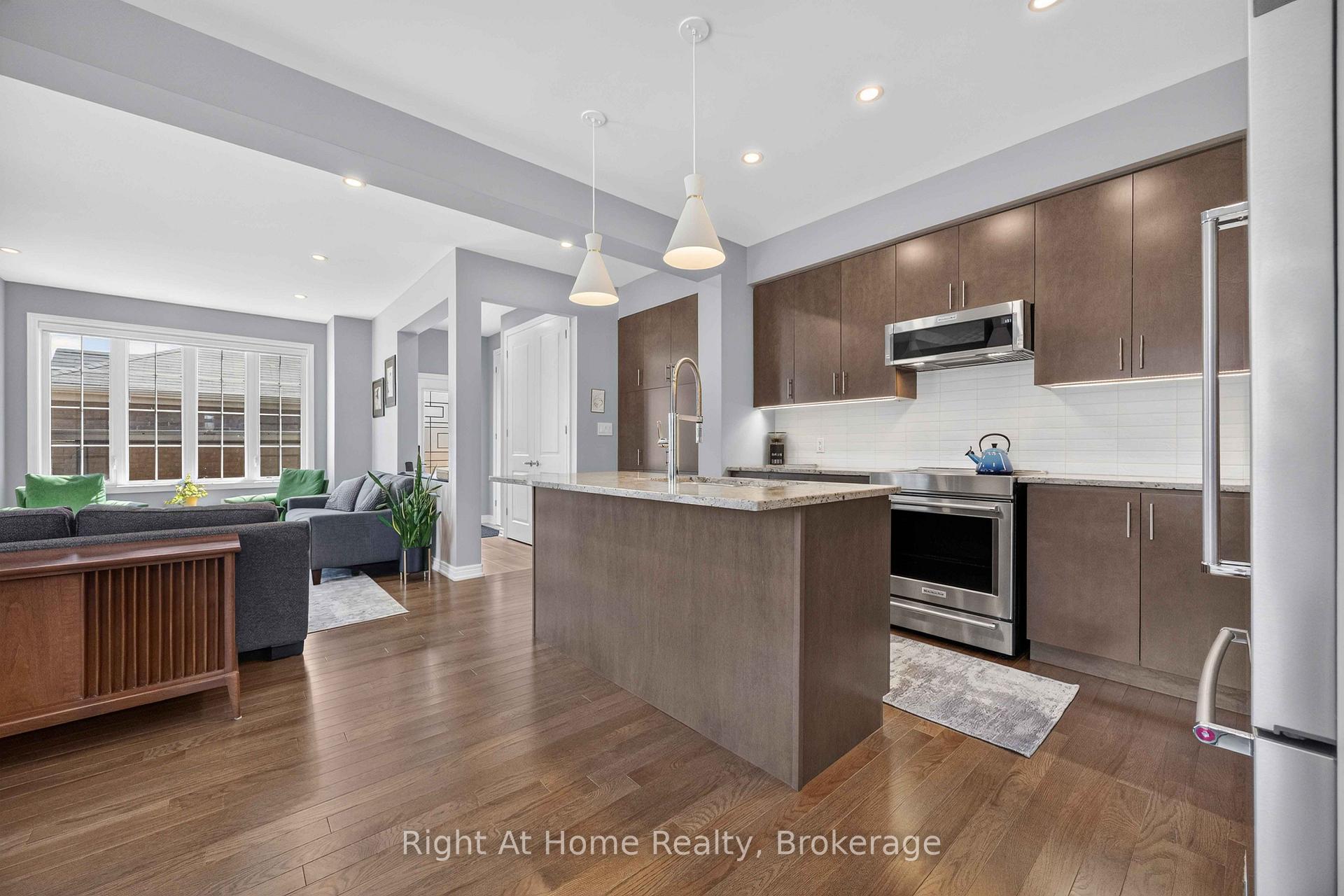 Photo 11 of 14 Elphee Lane, Markham, Cornell — HOMEH