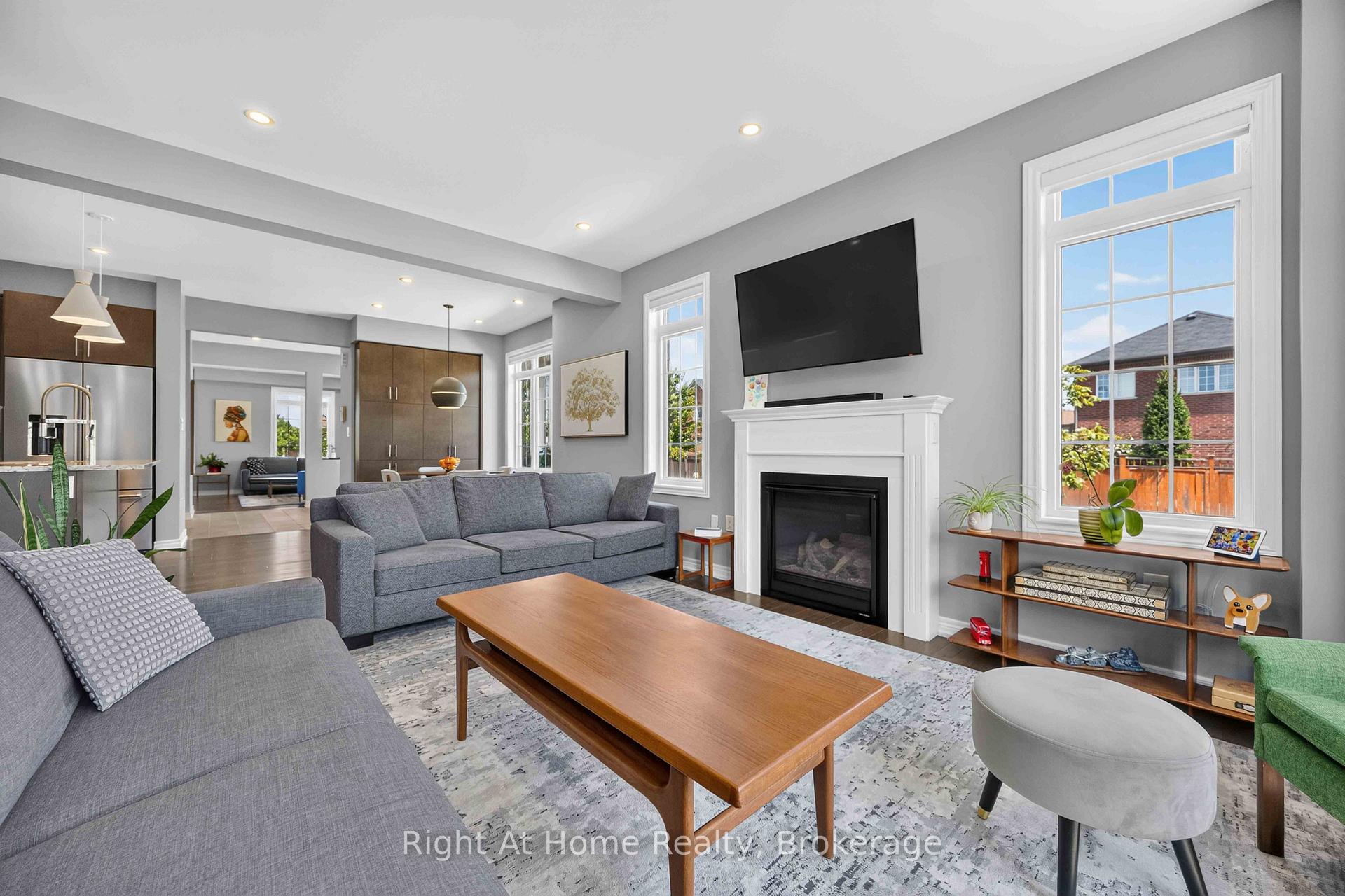 Photo 15 of 14 Elphee Lane, Markham, Cornell — HOMEH
