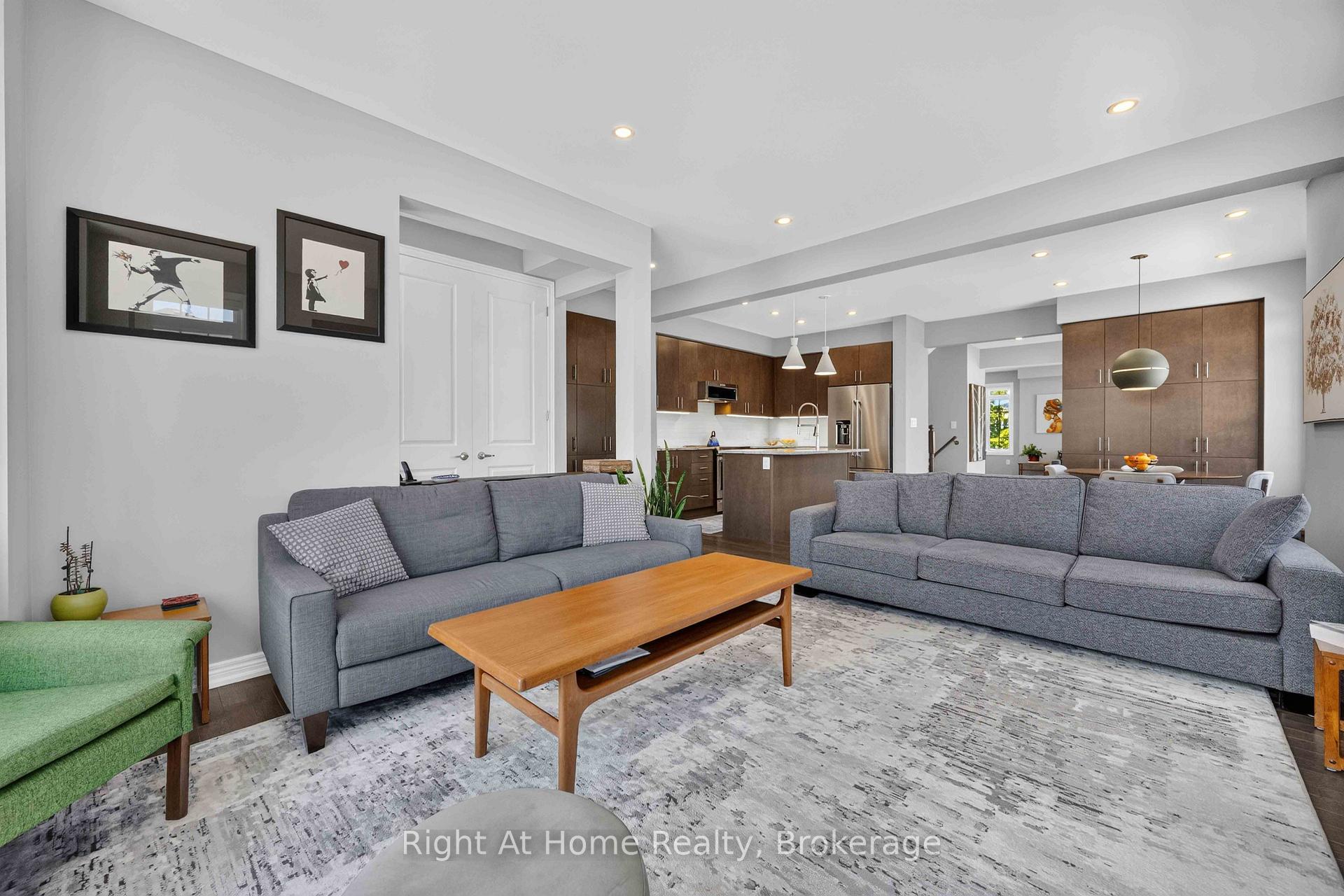 Photo 16 of 14 Elphee Lane, Markham, Cornell — HOMEH
