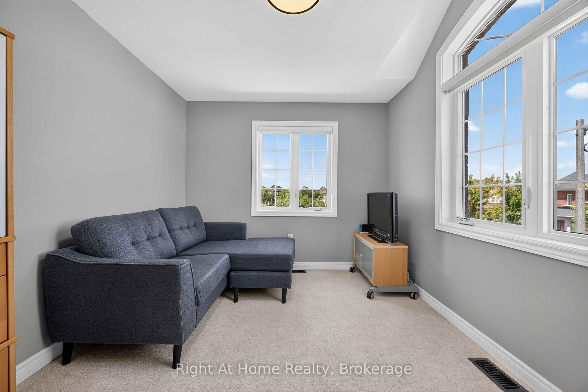 Photo 30 of 14 Elphee Lane, Markham, Cornell — HOMEH