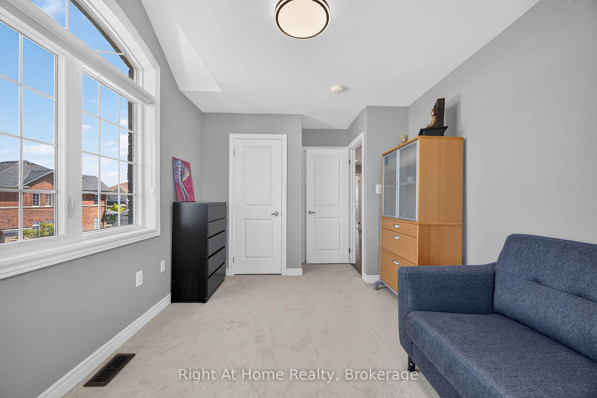 Photo 31 of 14 Elphee Lane, Markham, Cornell — HOMEH