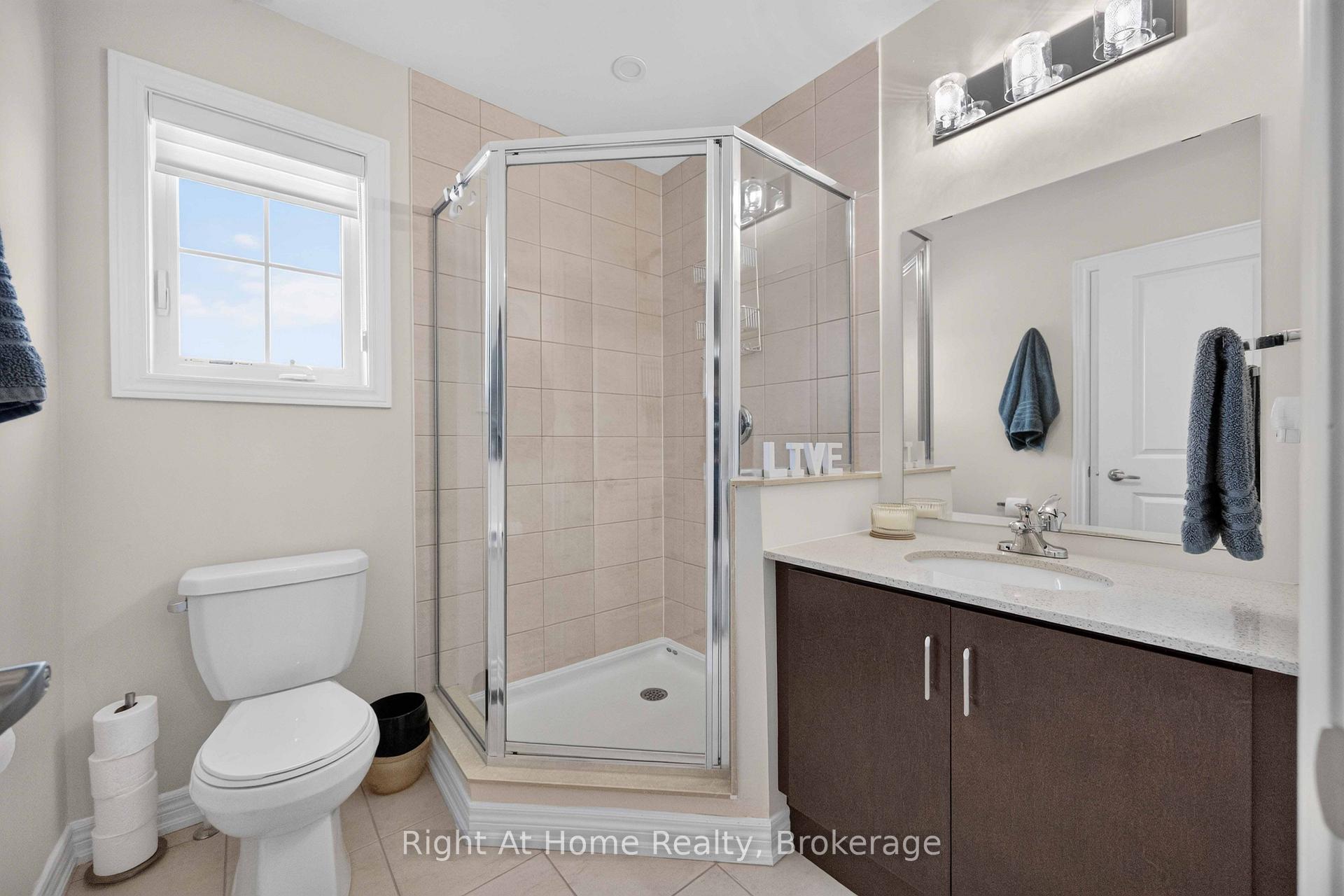Photo 33 of 14 Elphee Lane, Markham, Cornell — HOMEH