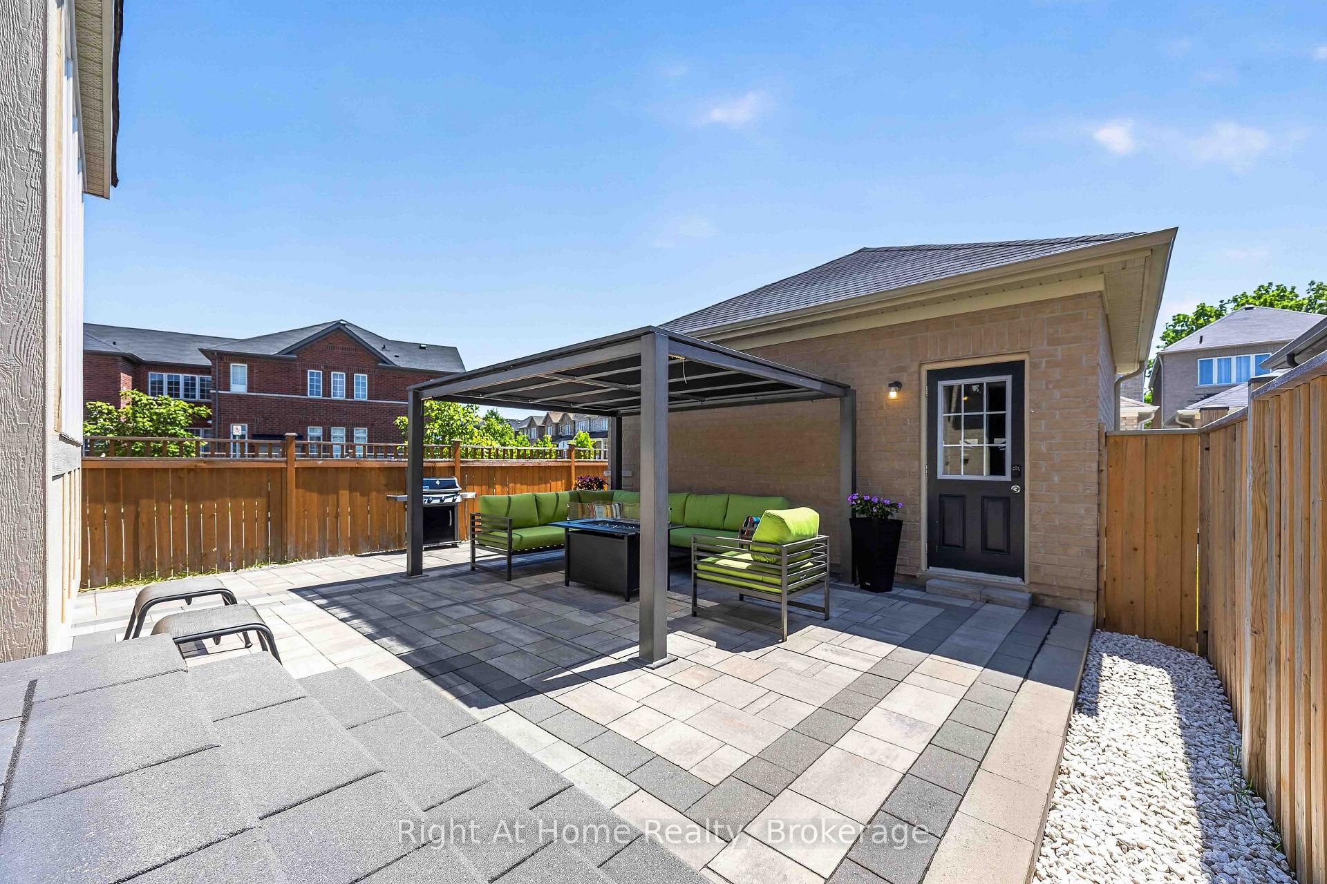 Photo 35 of 14 Elphee Lane, Markham, Cornell — HOMEH