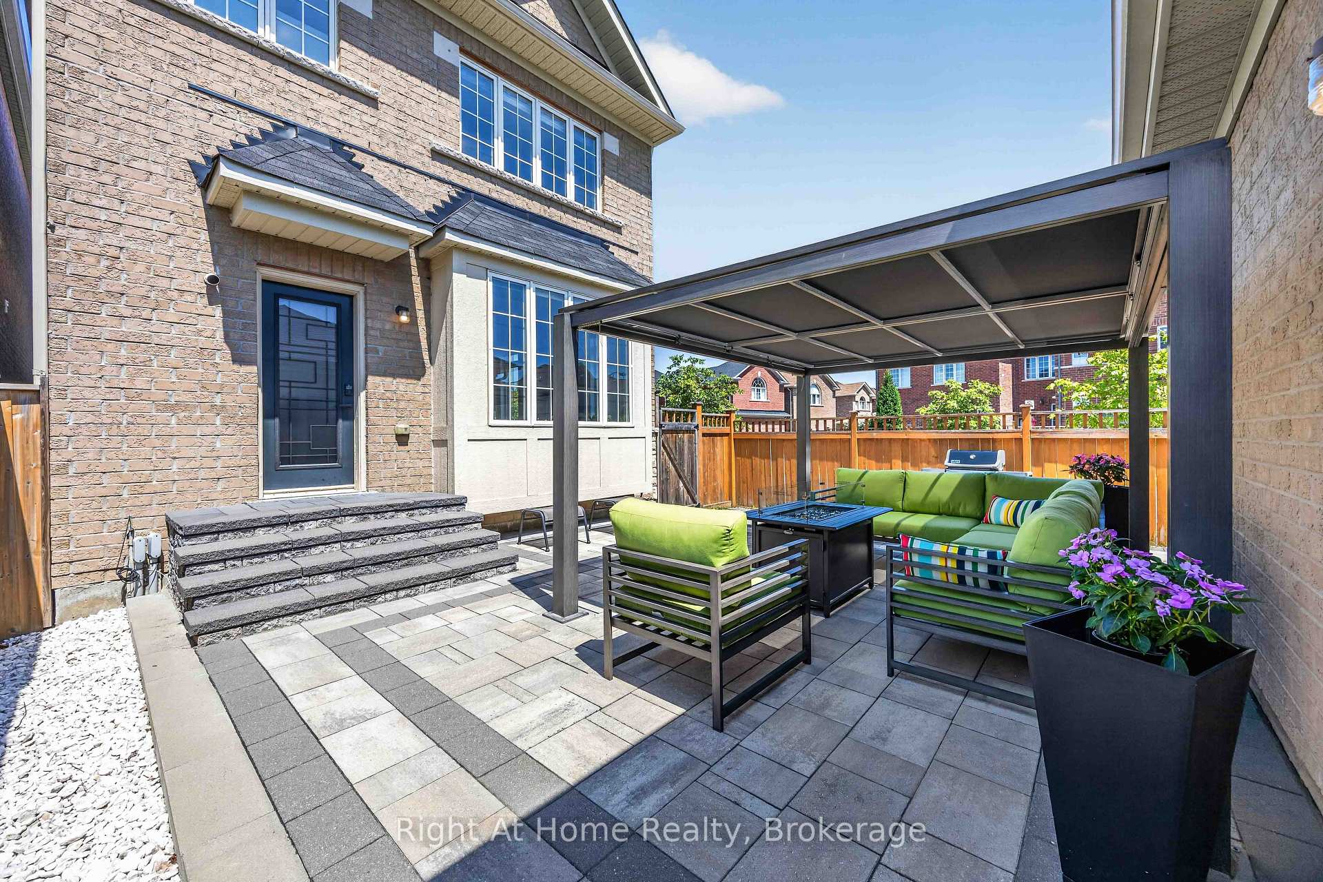 Photo 36 of 14 Elphee Lane, Markham, Cornell — HOMEH