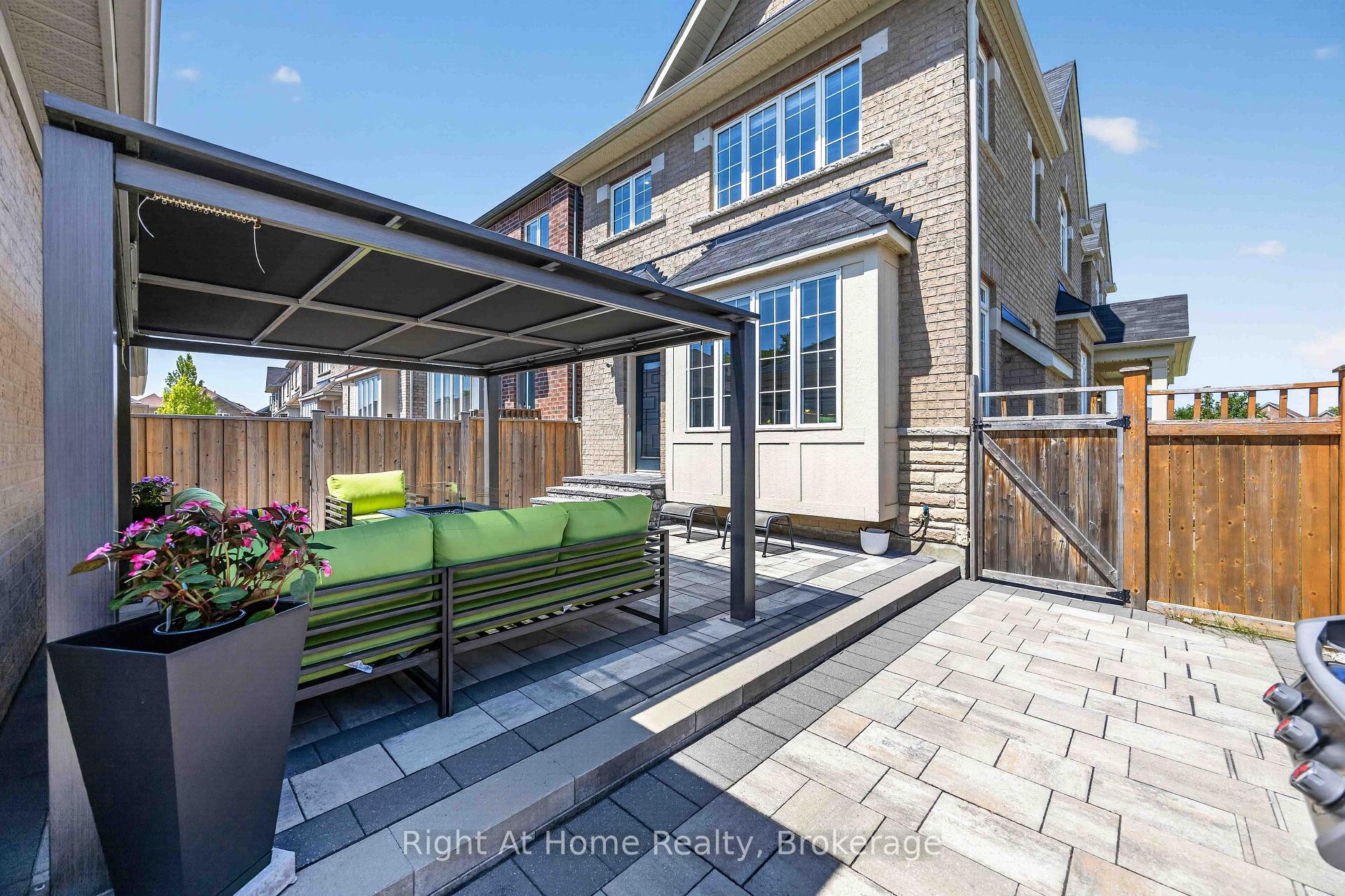 Photo 37 of 14 Elphee Lane, Markham, Cornell — HOMEH