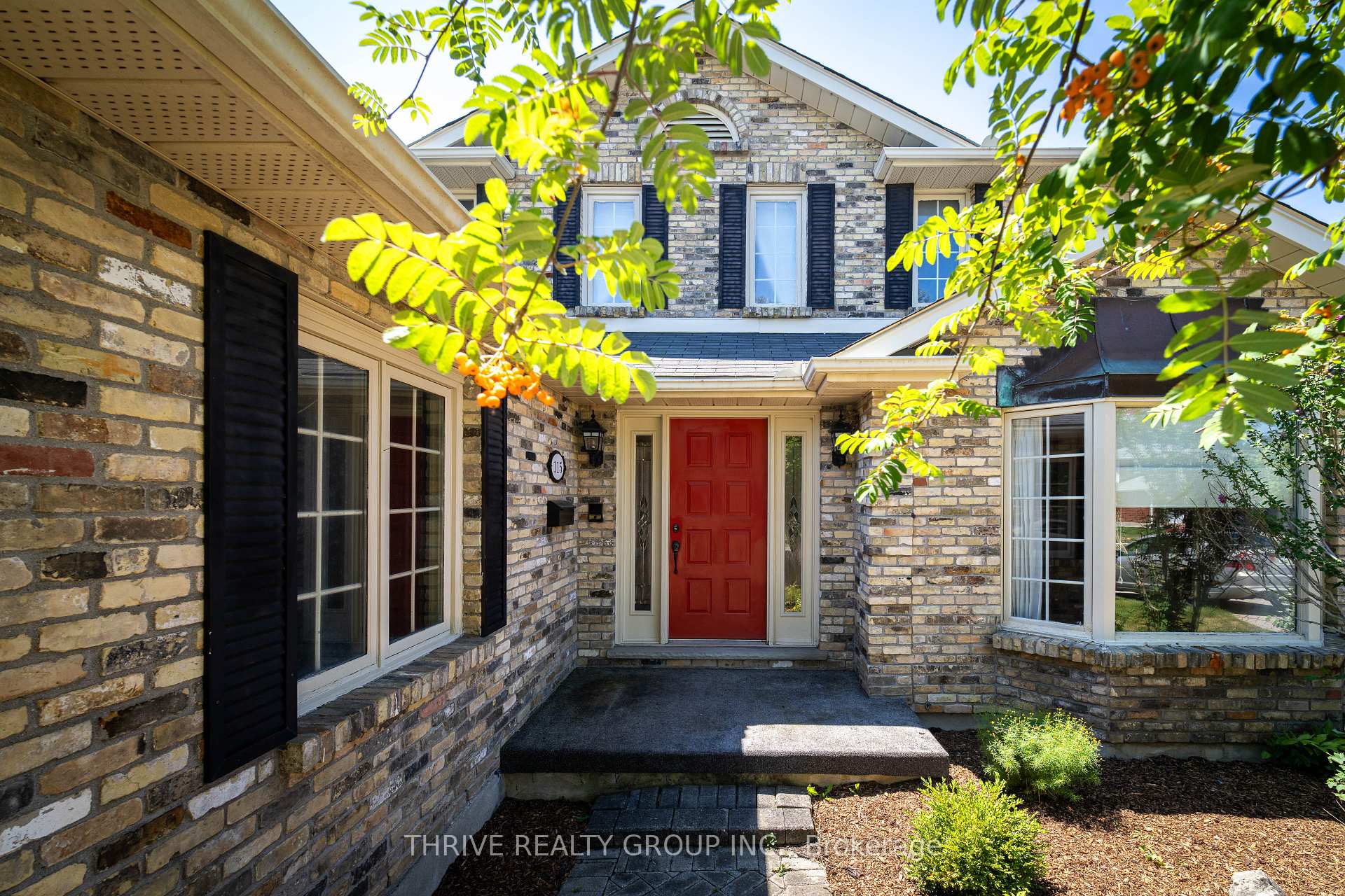 Photo 2 of 115 Pine Valley Drive, London, South N — HOMEH