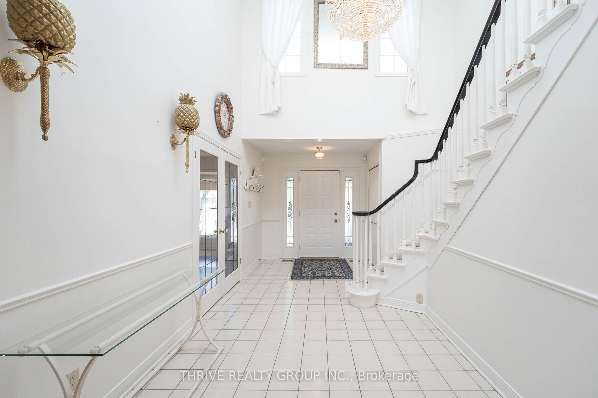 Photo 3 of 115 Pine Valley Drive, London, South N — HOMEH