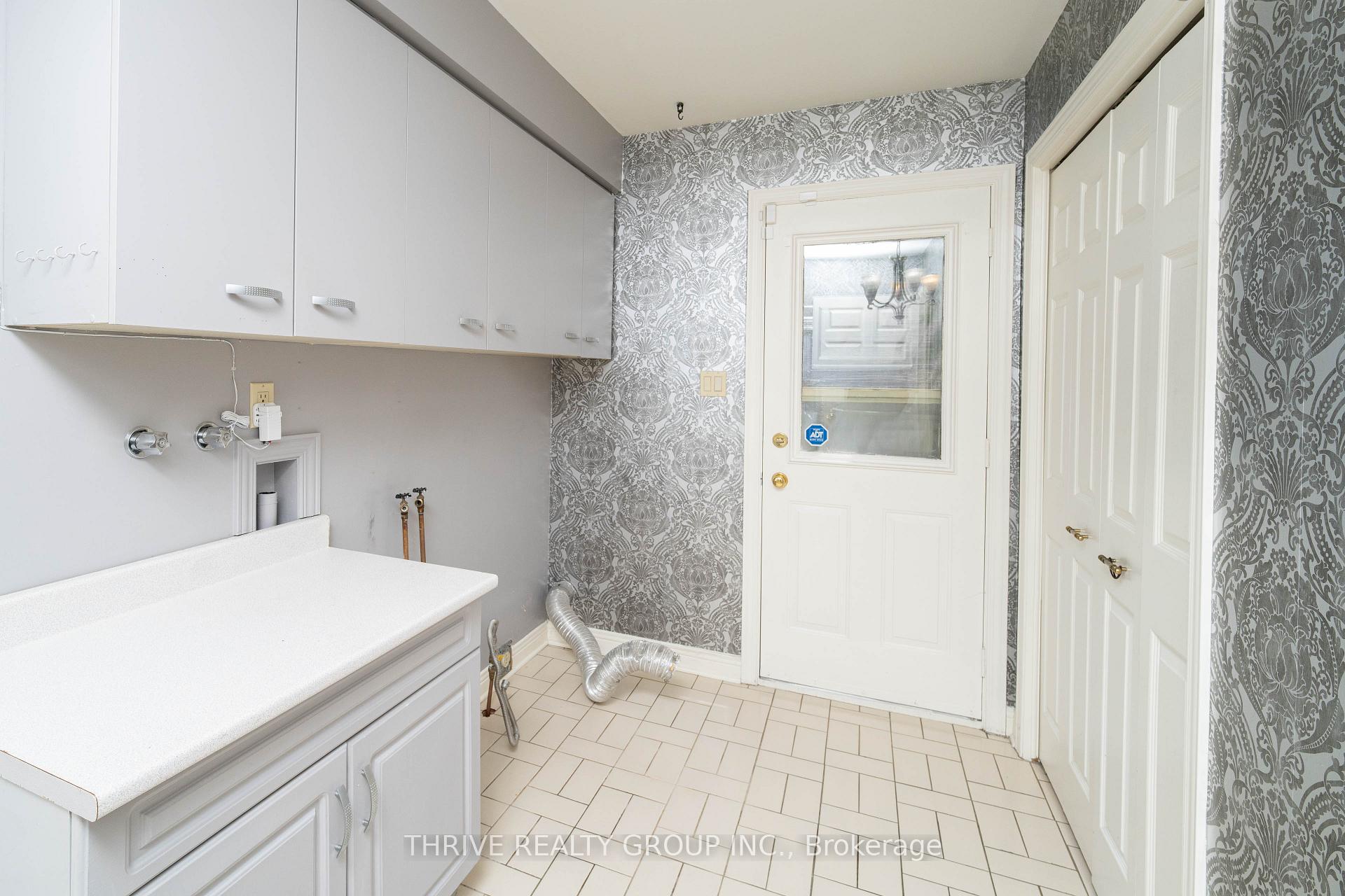 Photo 19 of 115 Pine Valley Drive, London, South N — HOMEH