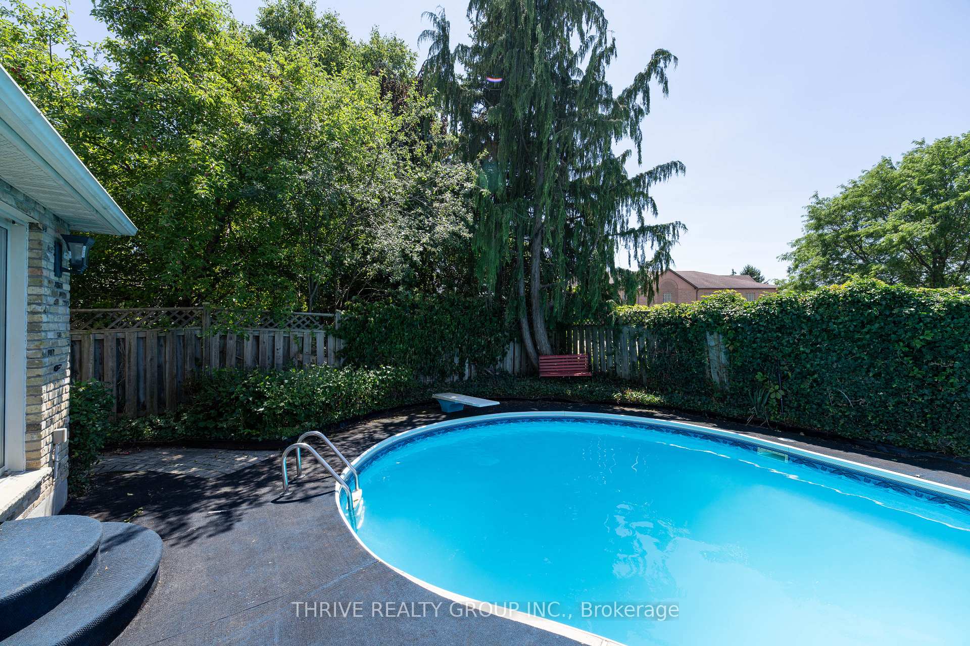 Photo 33 of 115 Pine Valley Drive, London, South N — HOMEH