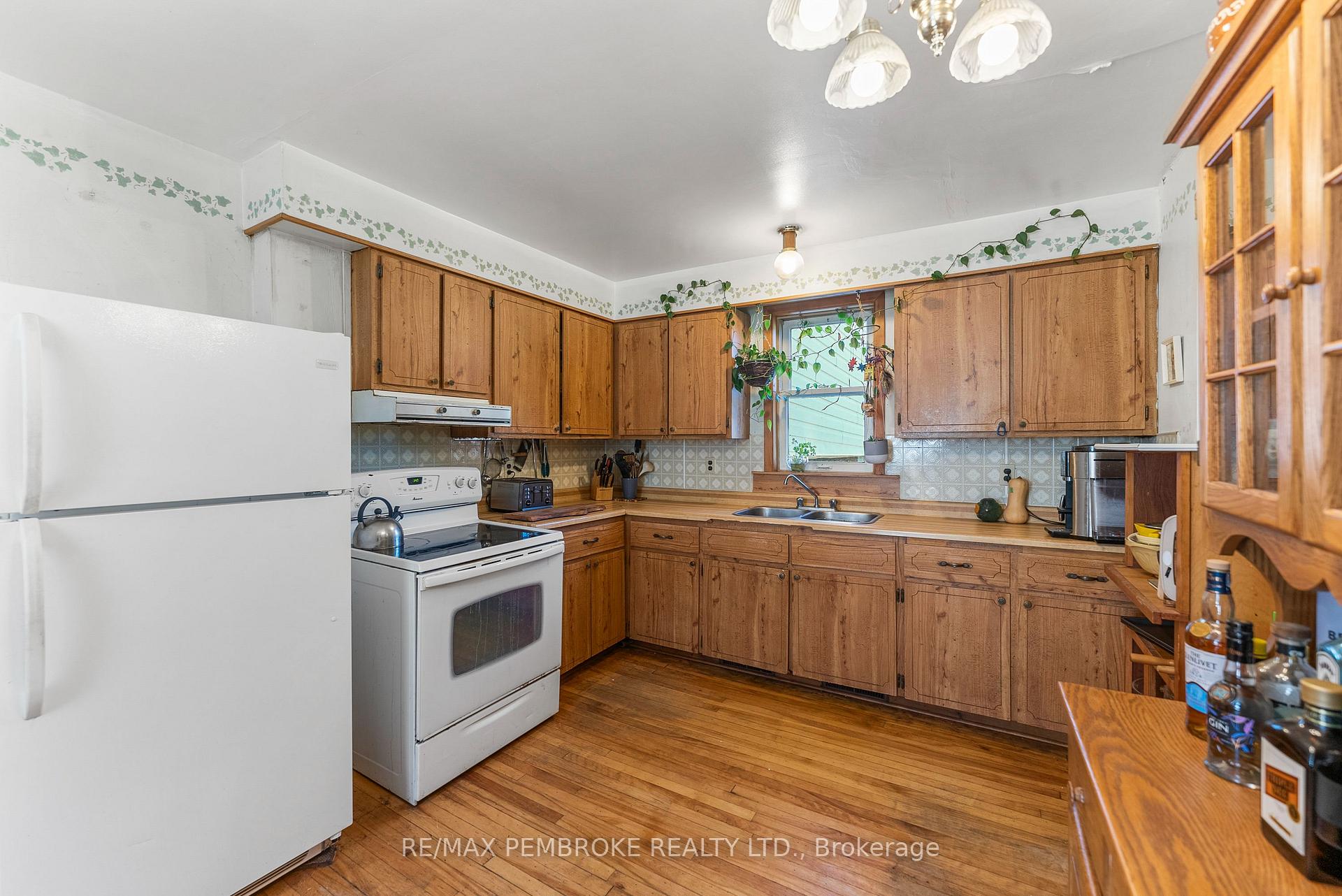 Photo 17 of 570 Eganville Road, Pembroke, Pembroke — HOMEH