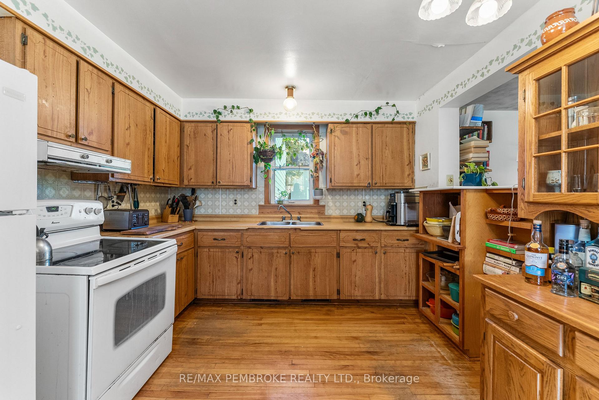 Photo 18 of 570 Eganville Road, Pembroke, Pembroke — HOMEH