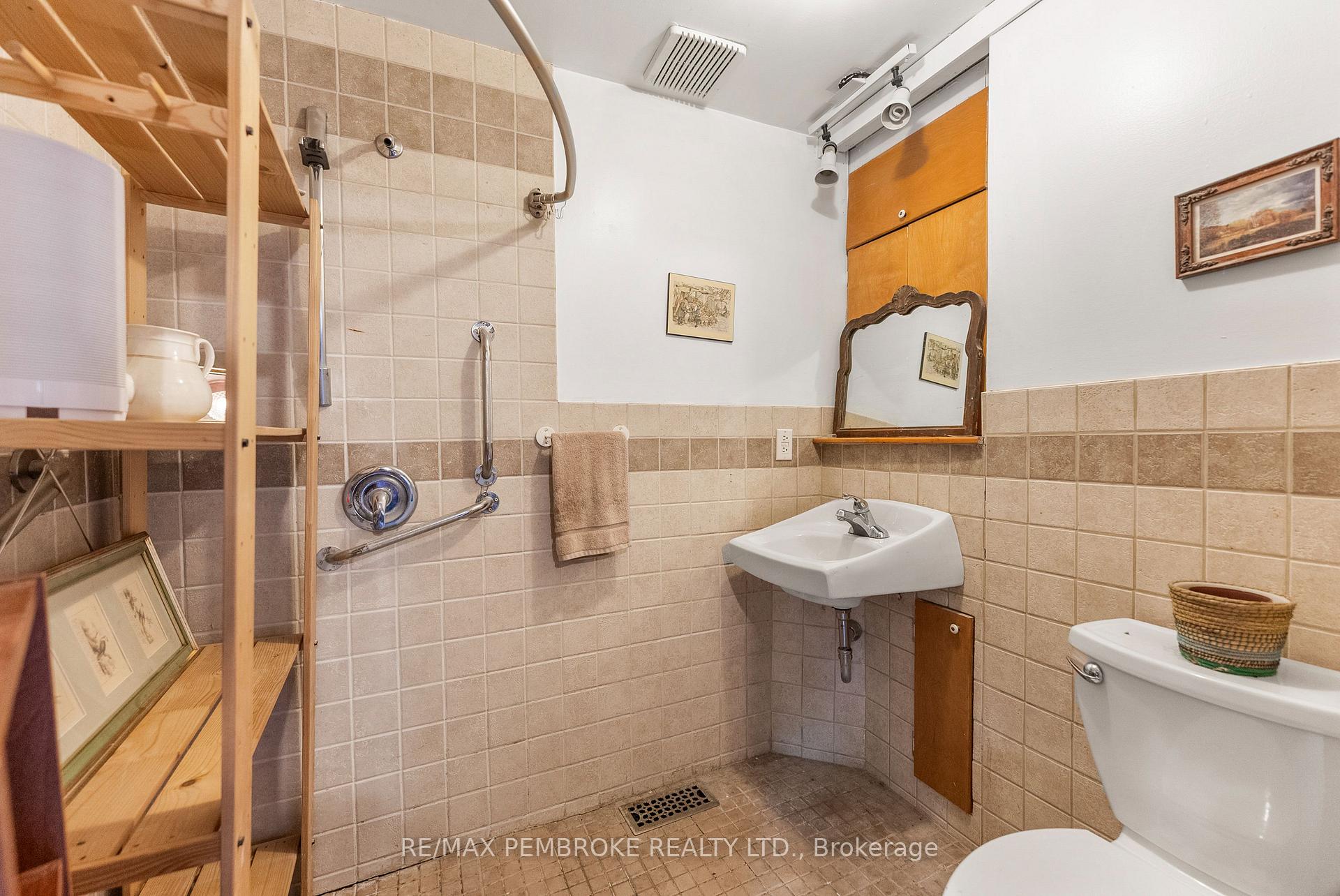 Photo 25 of 570 Eganville Road, Pembroke, Pembroke — HOMEH