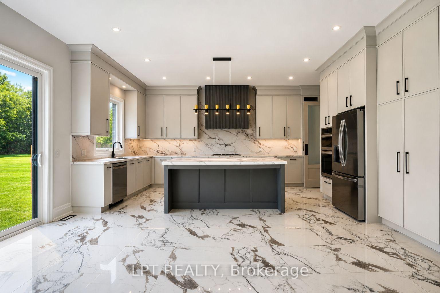 Photo 2 of 7 Richmond Park Drive, Georgina, Keswick North — HOMEH