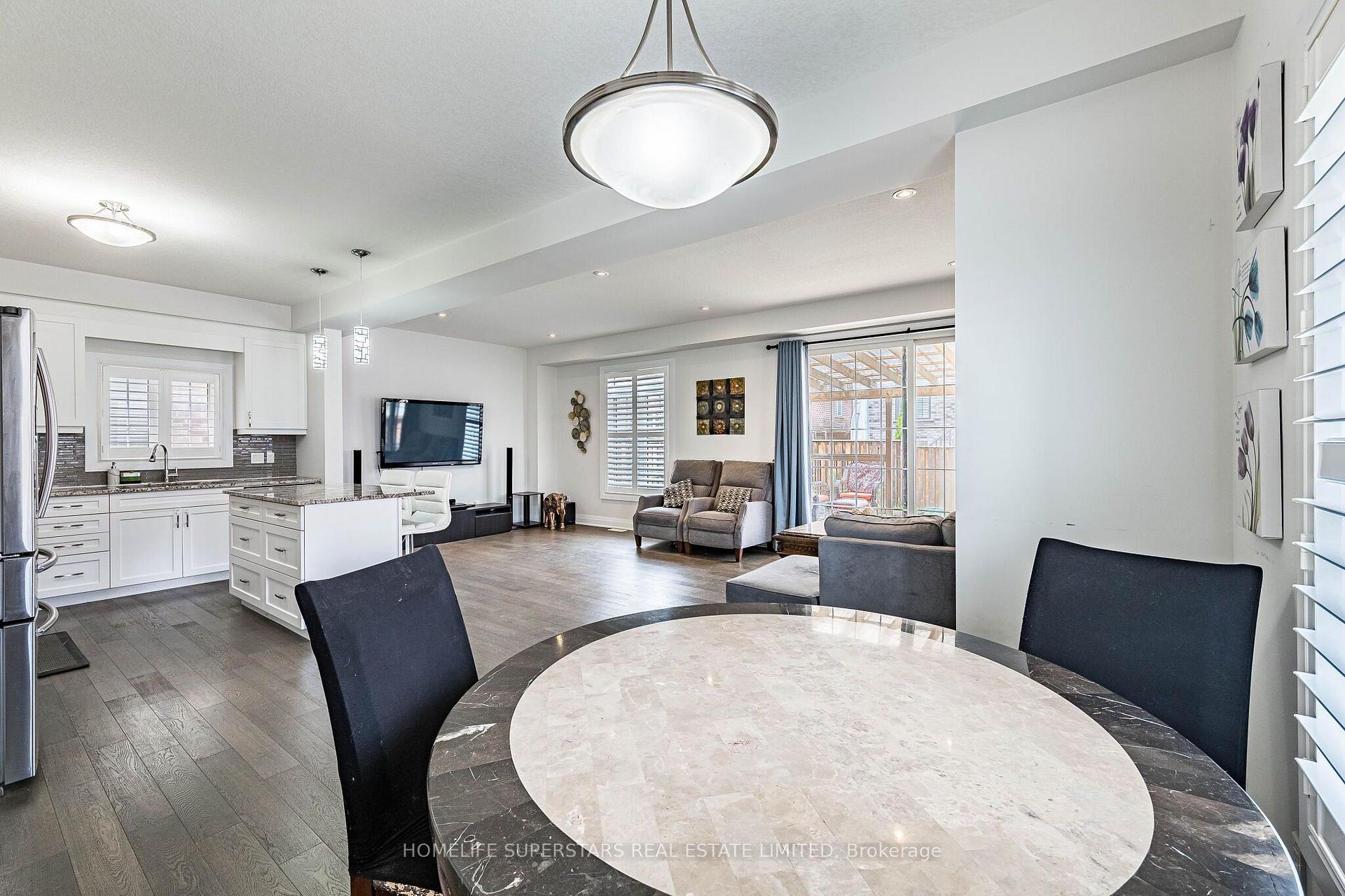 Photo 6 of 284 Sweet Gale Street, Waterloo, Columbia Forest/Clair Hills — HOMEH