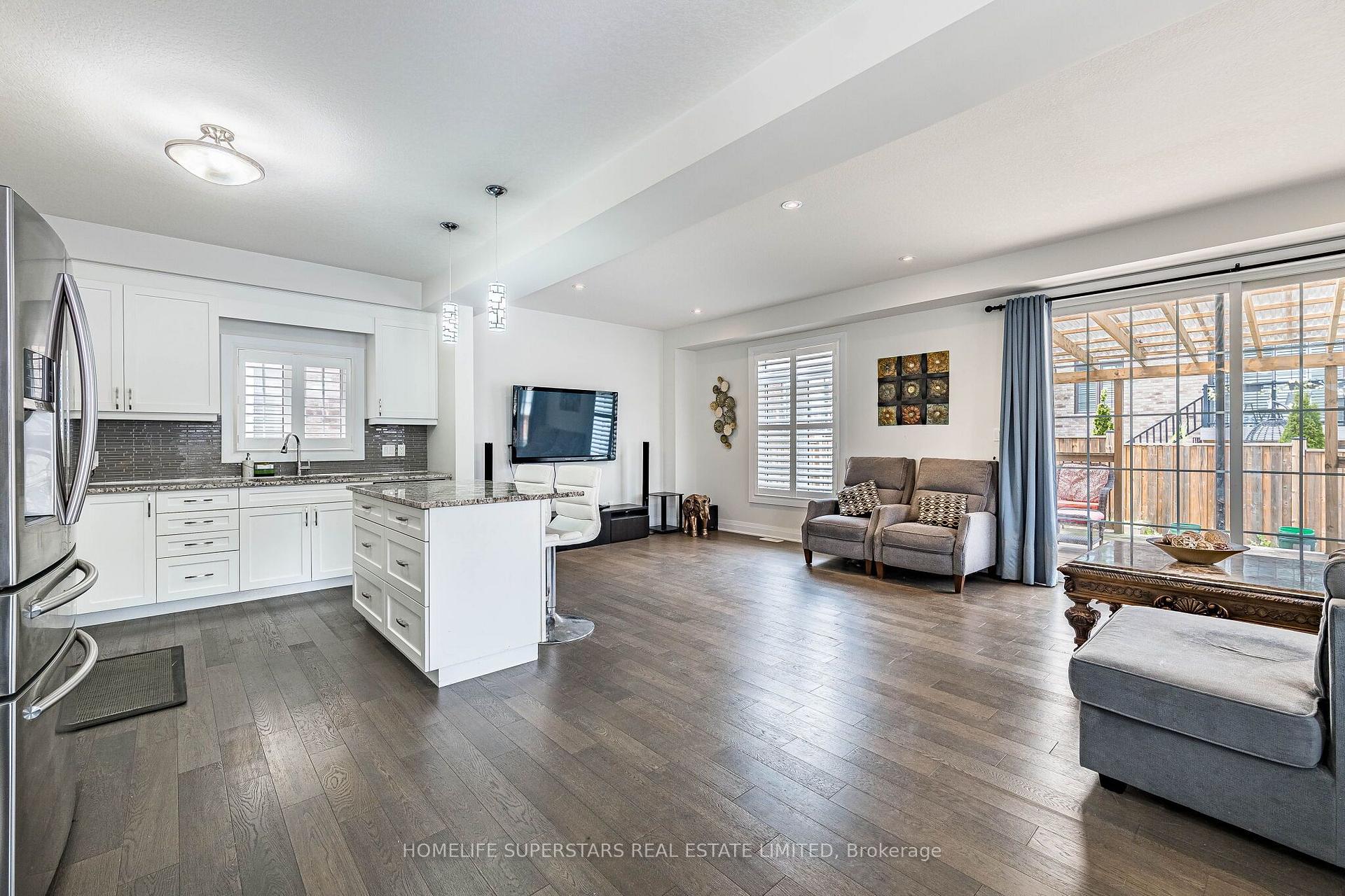 Photo 7 of 284 Sweet Gale Street, Waterloo, Columbia Forest/Clair Hills — HOMEH