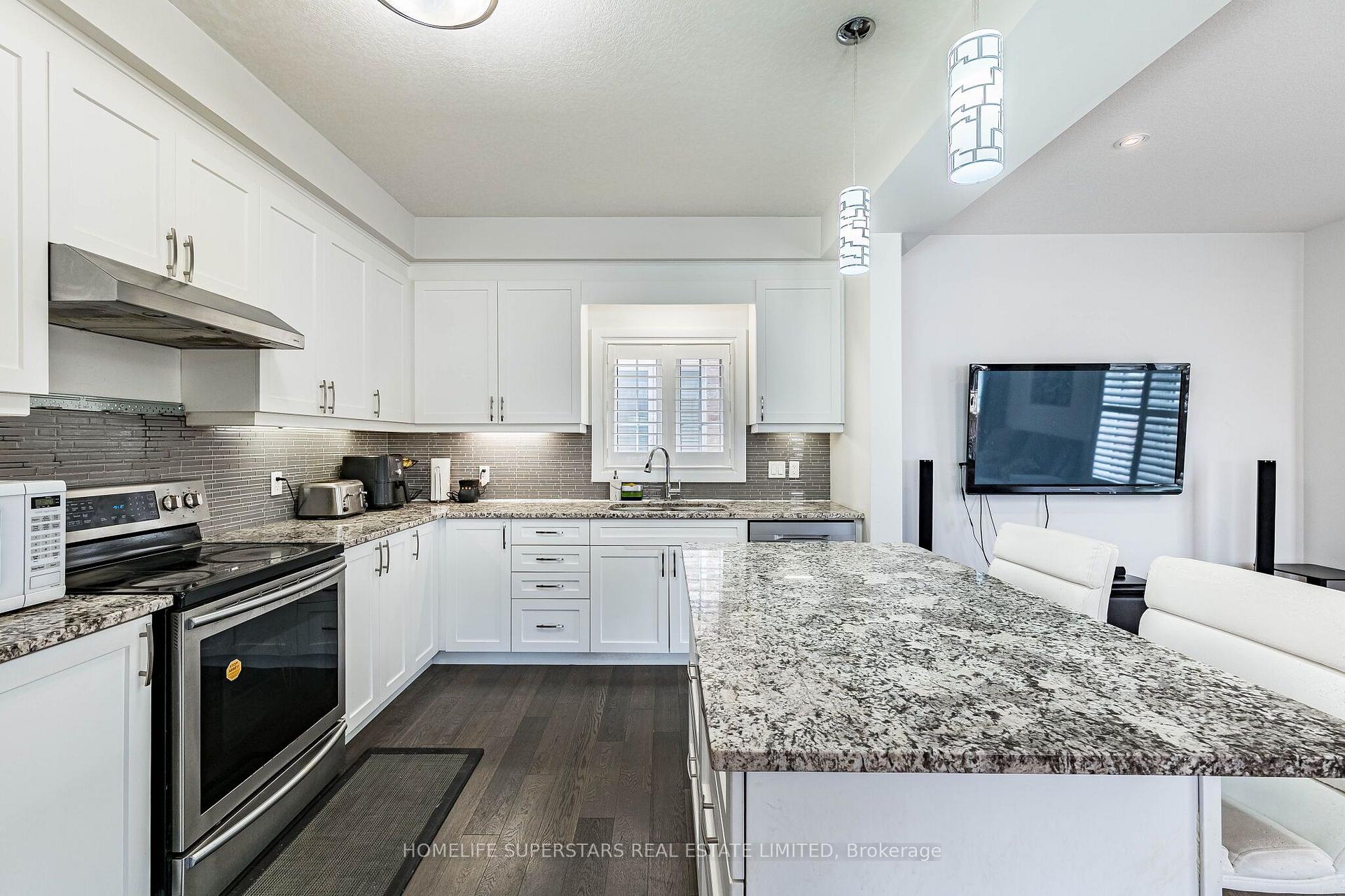 Photo 8 of 284 Sweet Gale Street, Waterloo, Columbia Forest/Clair Hills — HOMEH