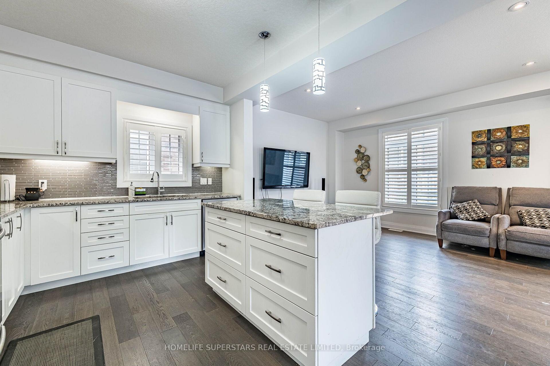 Photo 9 of 284 Sweet Gale Street, Waterloo, Columbia Forest/Clair Hills — HOMEH