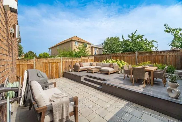 Photo 3 of 689 Macbeth Heights, Mississauga, Meadowvale Village — HOMEH