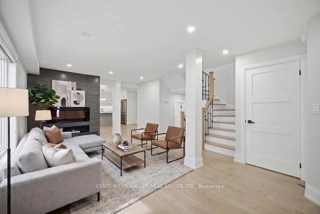 Photo 4 of 689 Macbeth Heights, Mississauga, Meadowvale Village — HOMEH