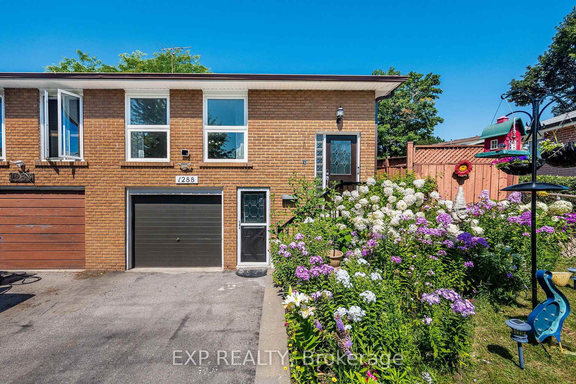 Photo 2 of 1288 Playford Road, Mississauga, Clarkson — HOMEH