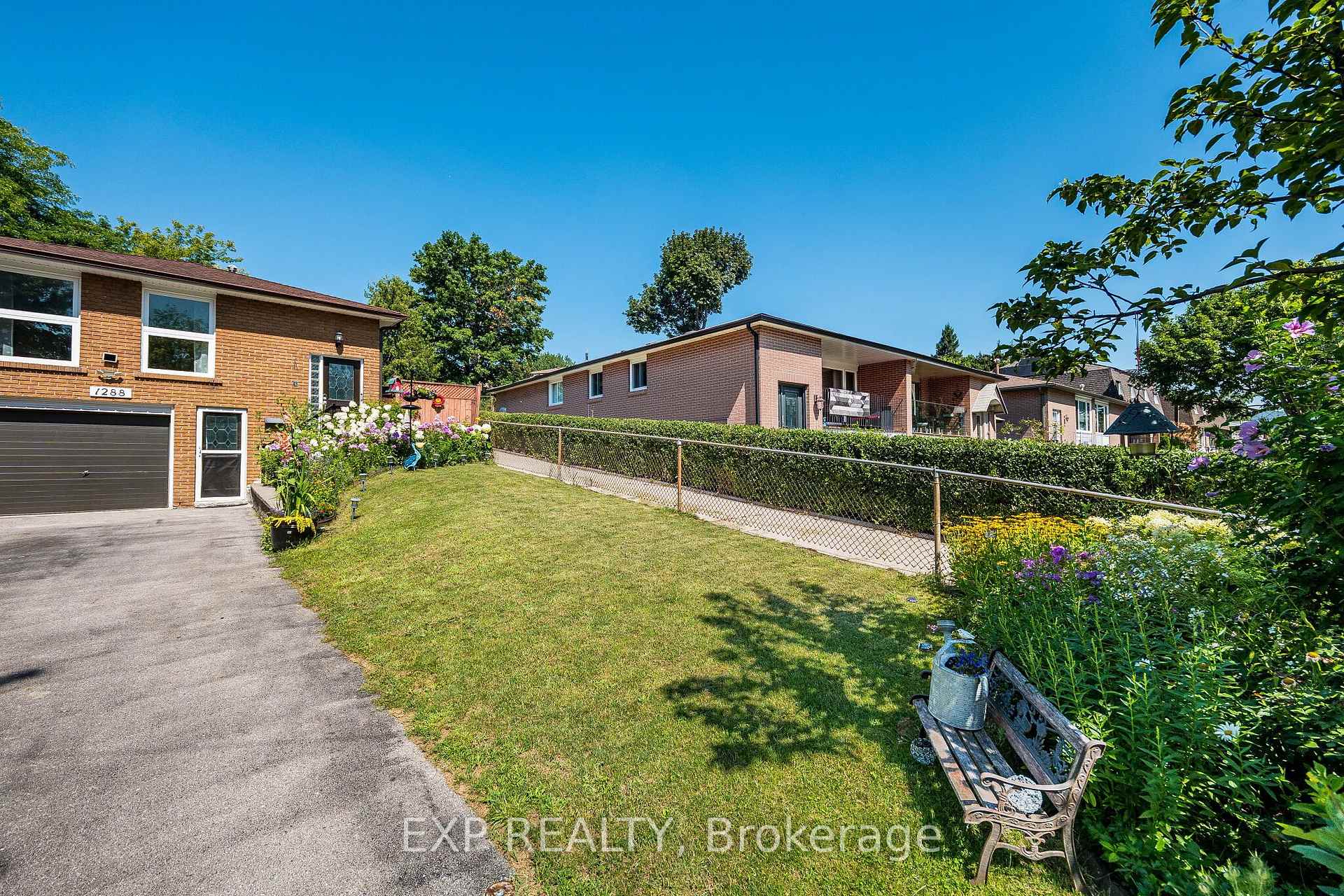 Photo 3 of 1288 Playford Road, Mississauga, Clarkson — HOMEH