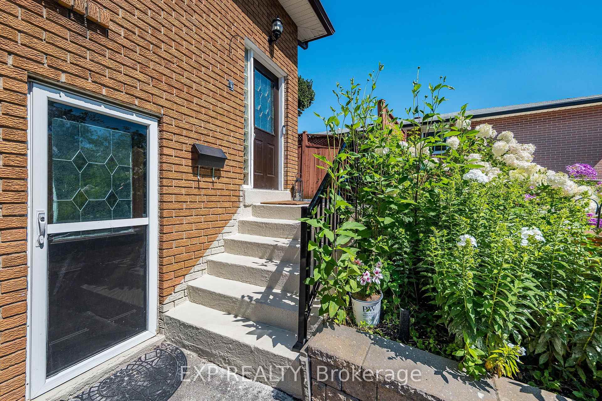 Photo 4 of 1288 Playford Road, Mississauga, Clarkson — HOMEH