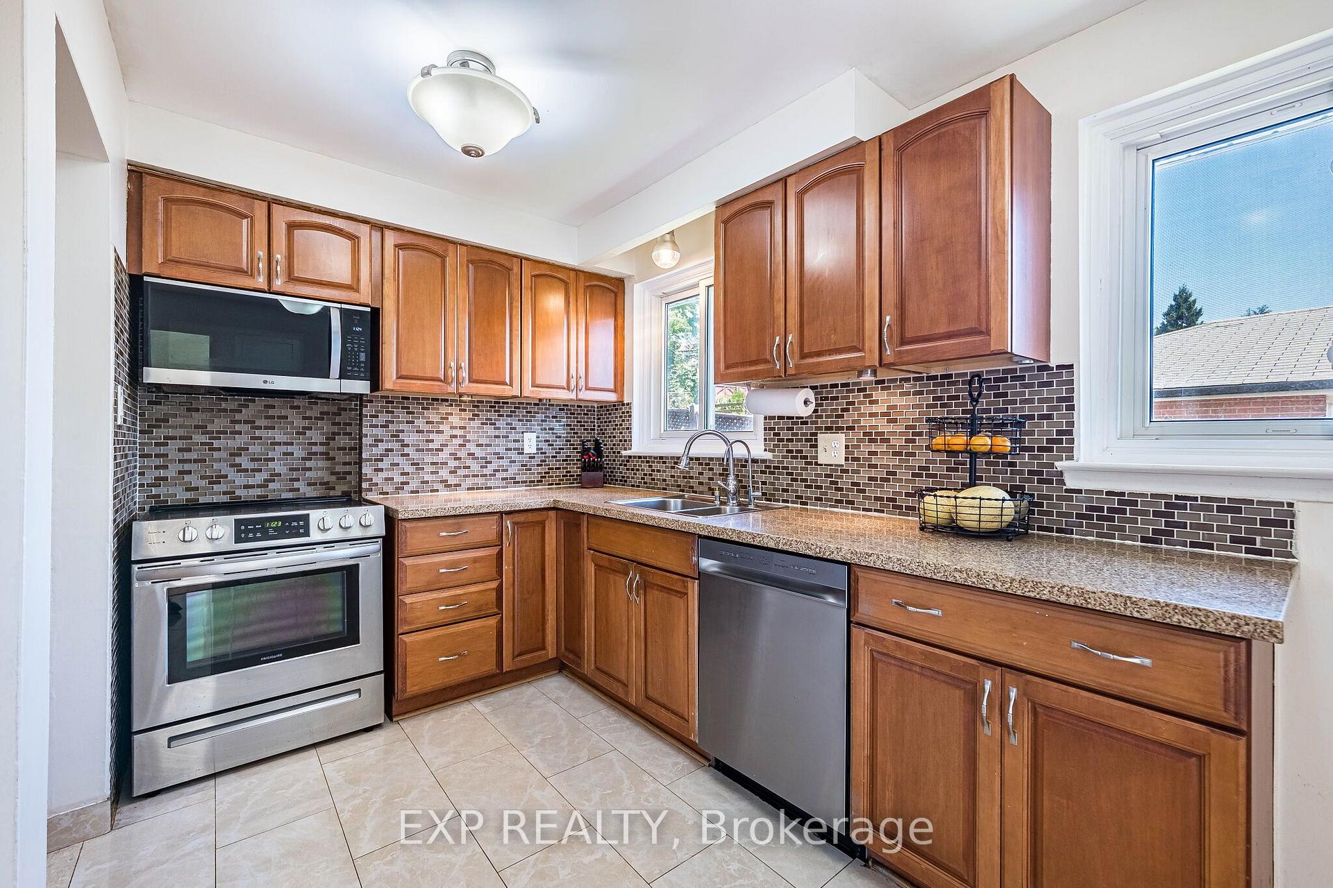 Photo 10 of 1288 Playford Road, Mississauga, Clarkson — HOMEH