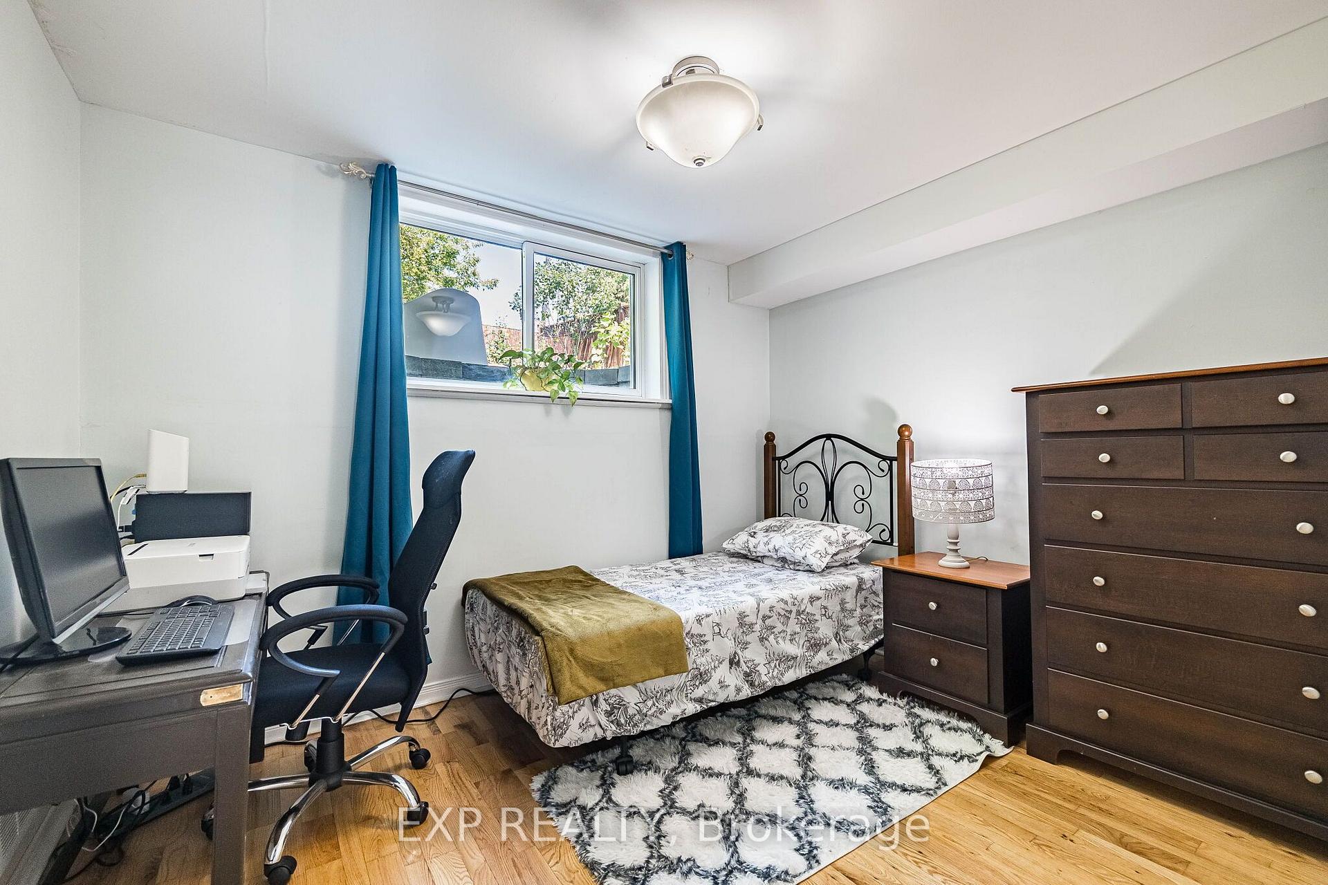 Photo 18 of 1288 Playford Road, Mississauga, Clarkson — HOMEH