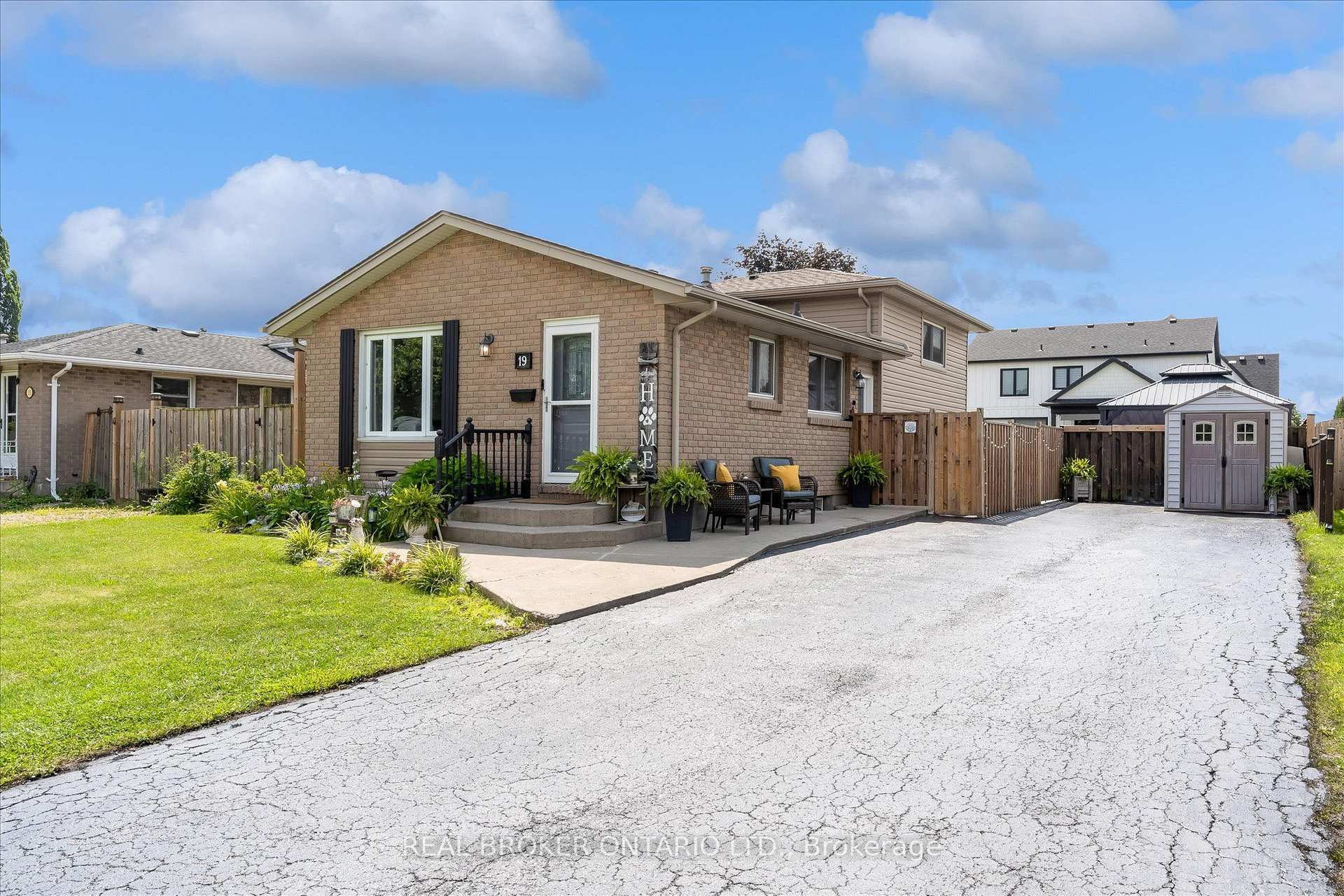 Photo 2 of 19 Acadia Drive, Welland, Prince Charles — HOMEH