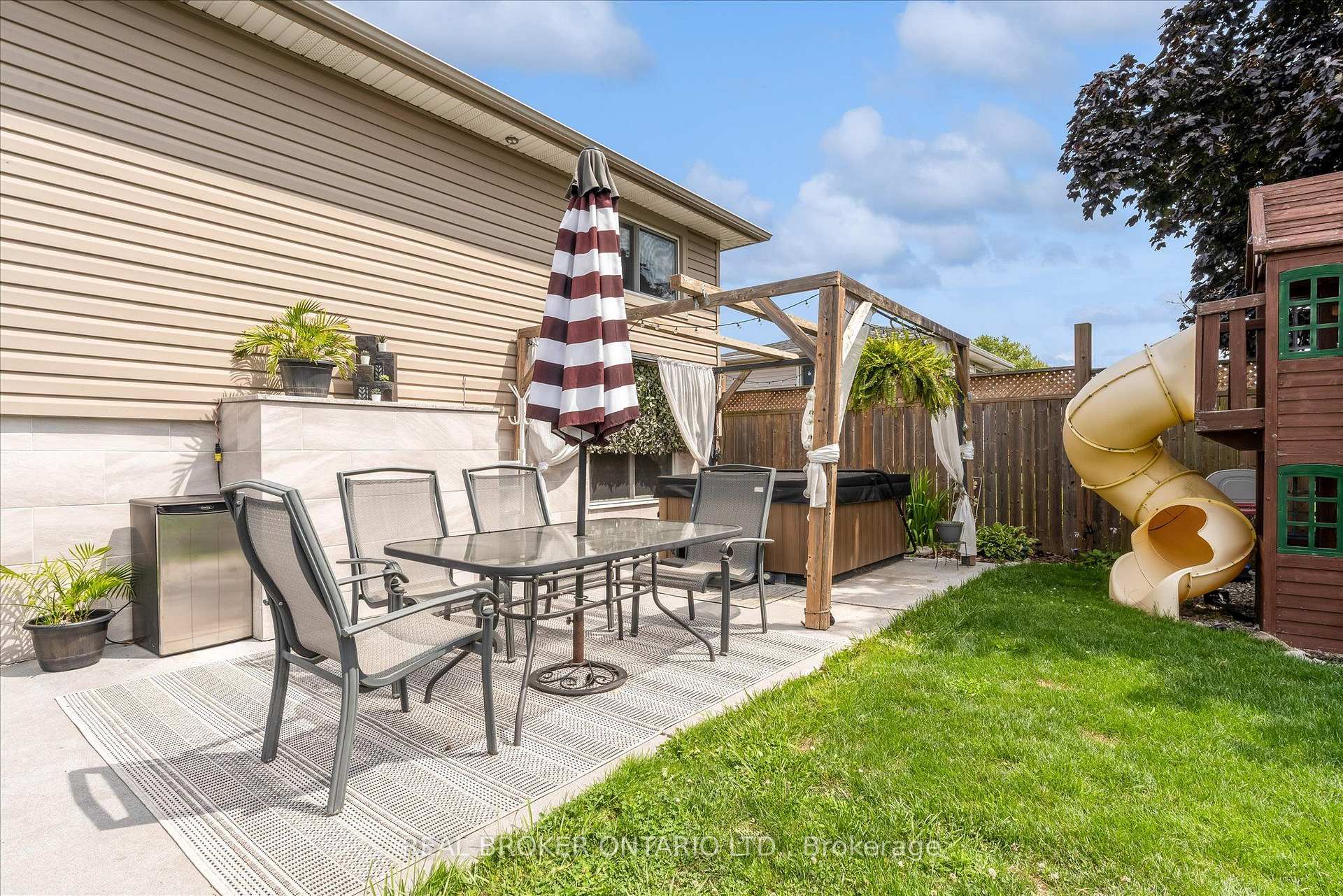 Photo 29 of 19 Acadia Drive, Welland, Prince Charles — HOMEH