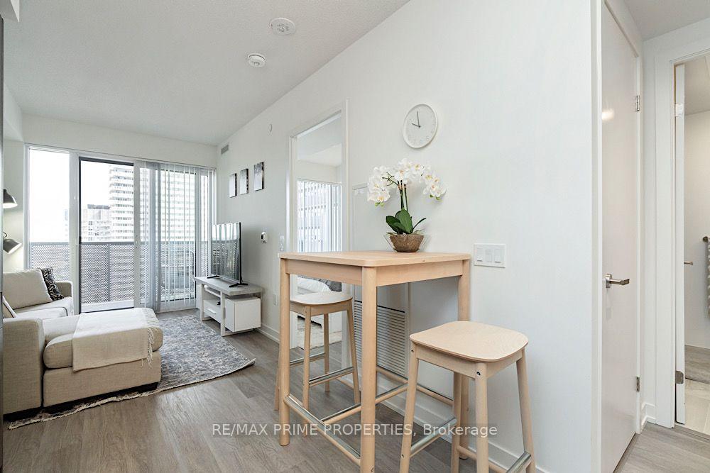 Photo 11 of Unit 4007, 55 Cooper Street, Toronto, Waterfront Communities — HOMEH
