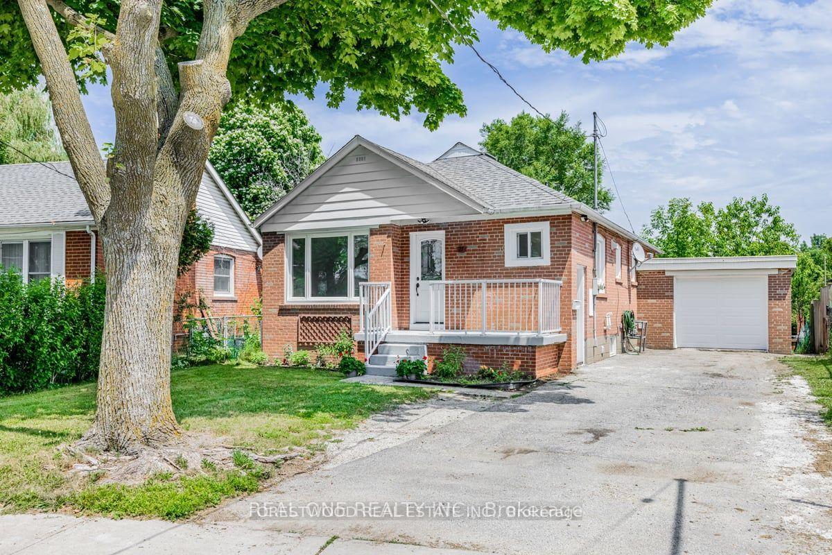Photo 2 of 27 Snaresbrook Drive, Etobicoke, Rexdale-Kipling — HOMEH