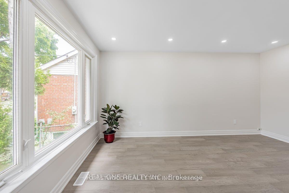 Photo 6 of 27 Snaresbrook Drive, Etobicoke, Rexdale-Kipling — HOMEH