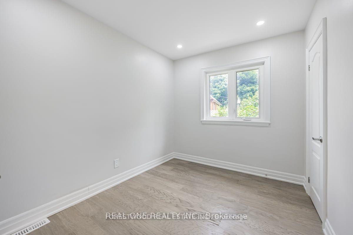 Photo 7 of 27 Snaresbrook Drive, Etobicoke, Rexdale-Kipling — HOMEH